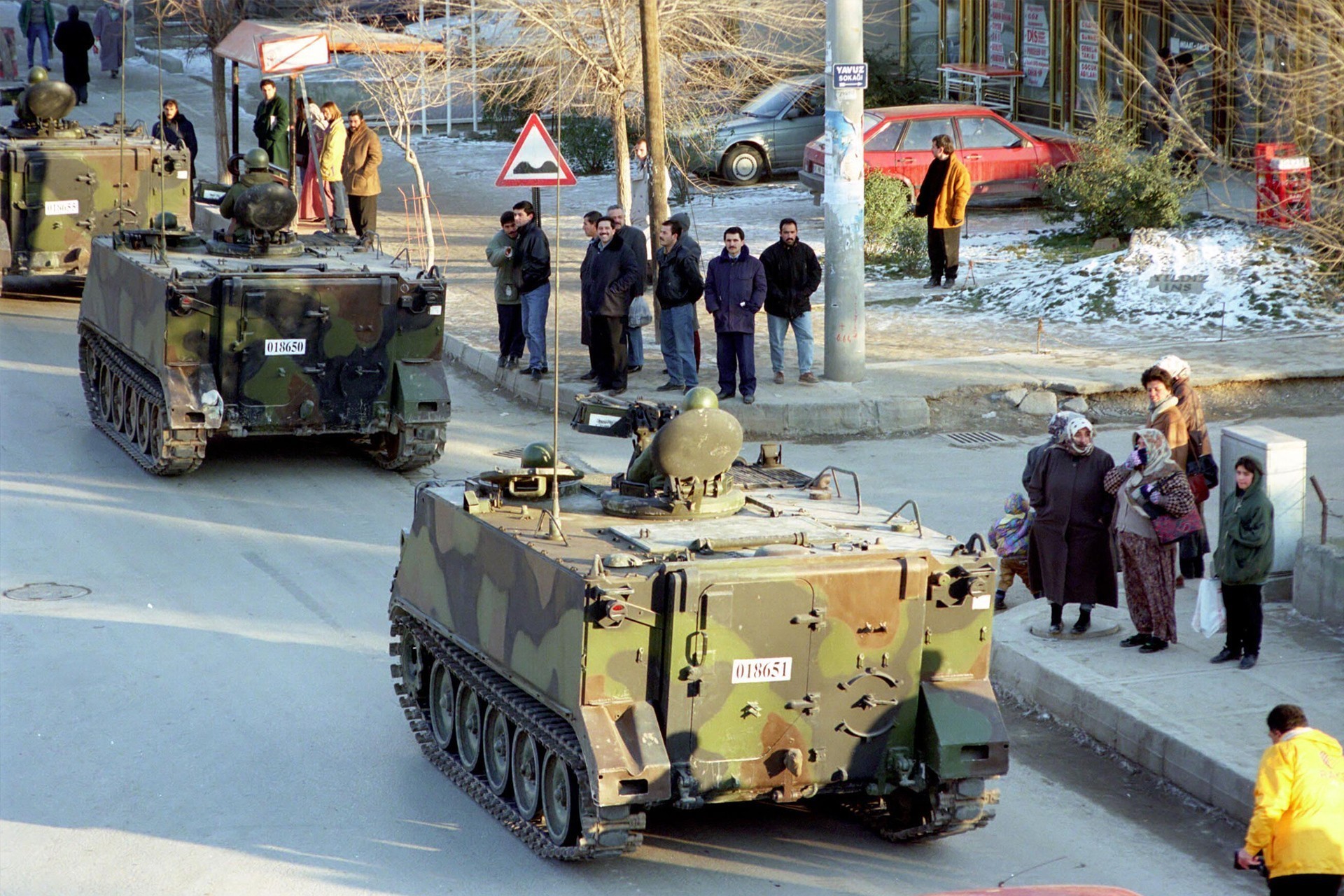 28 Şubat'ta sokaktaki askeri araçlar