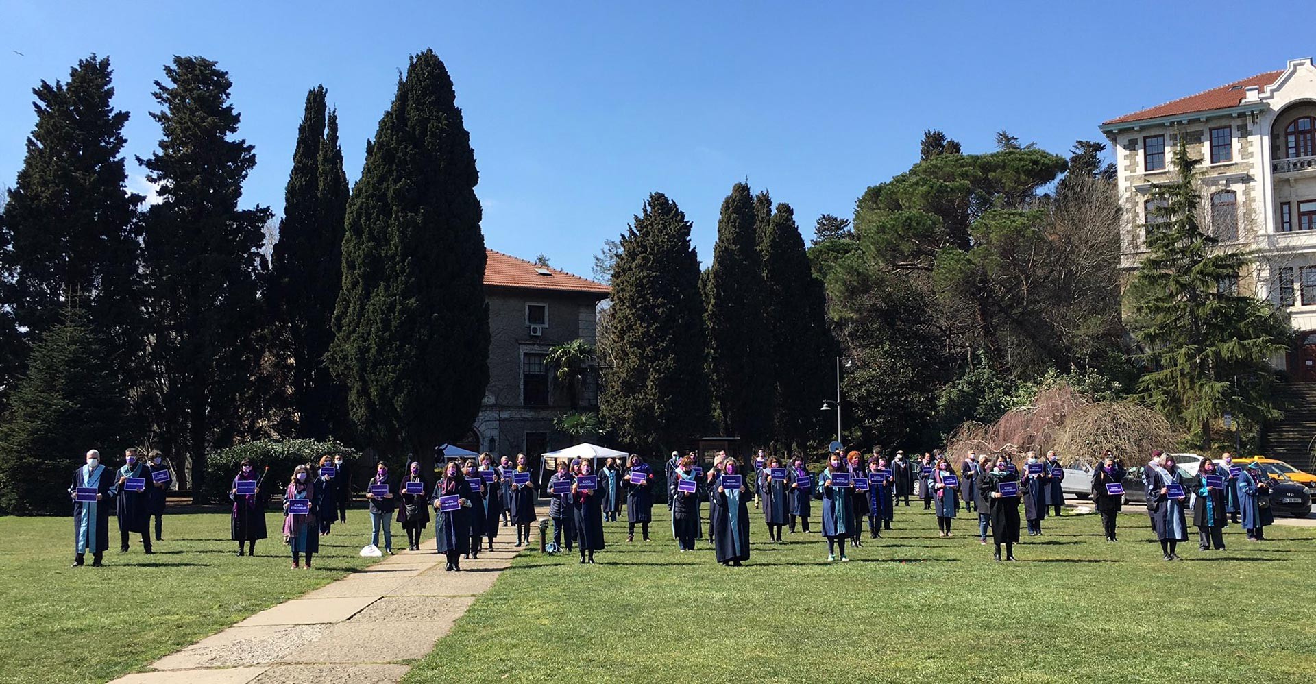 Boğaziçi Üniversitesinde akademisyenlerin 8 Mart günü  nöbeti