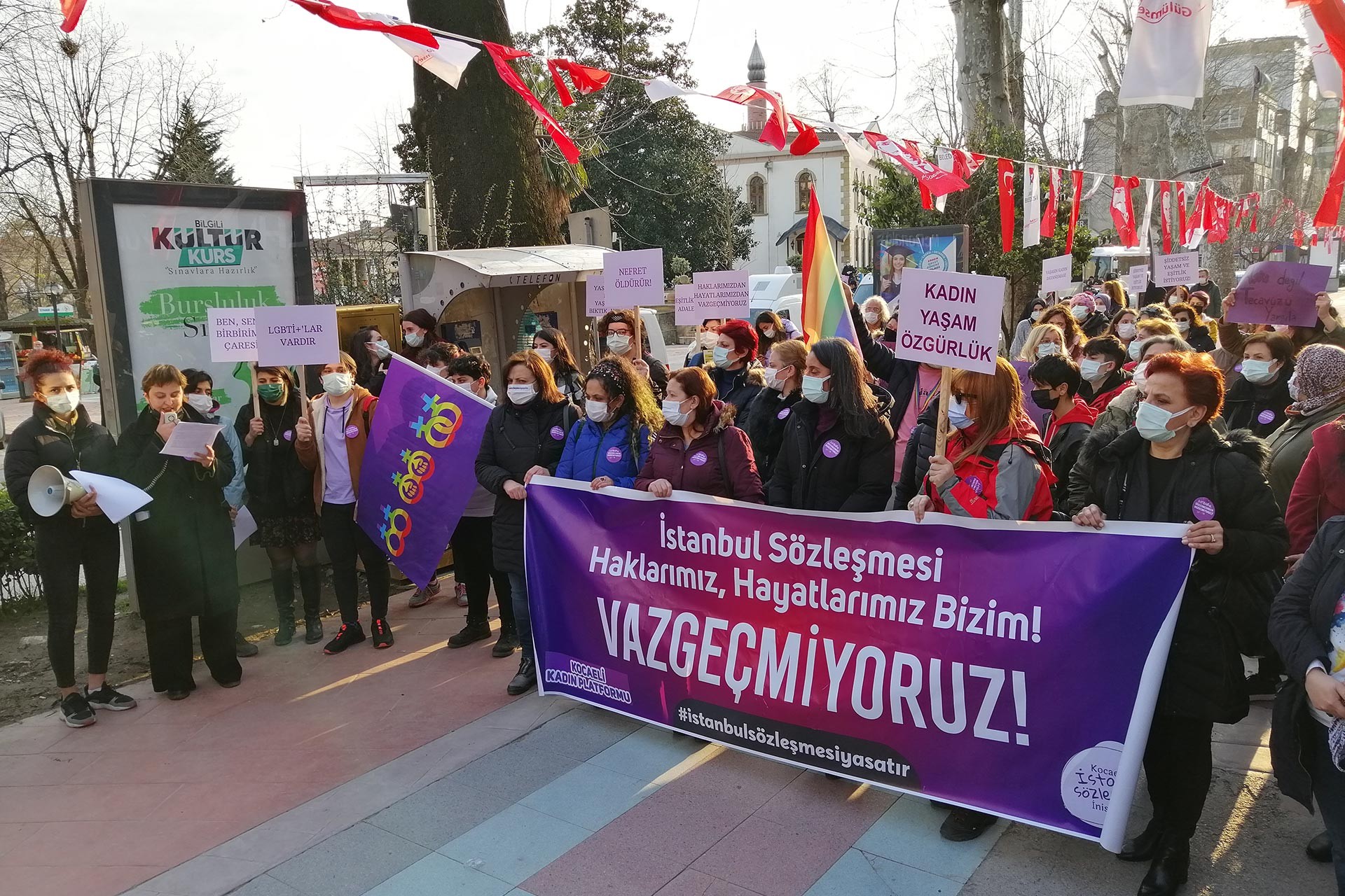 Kocaeli'de kadınlar İstanbul Sözleşmesi eyleminde. 