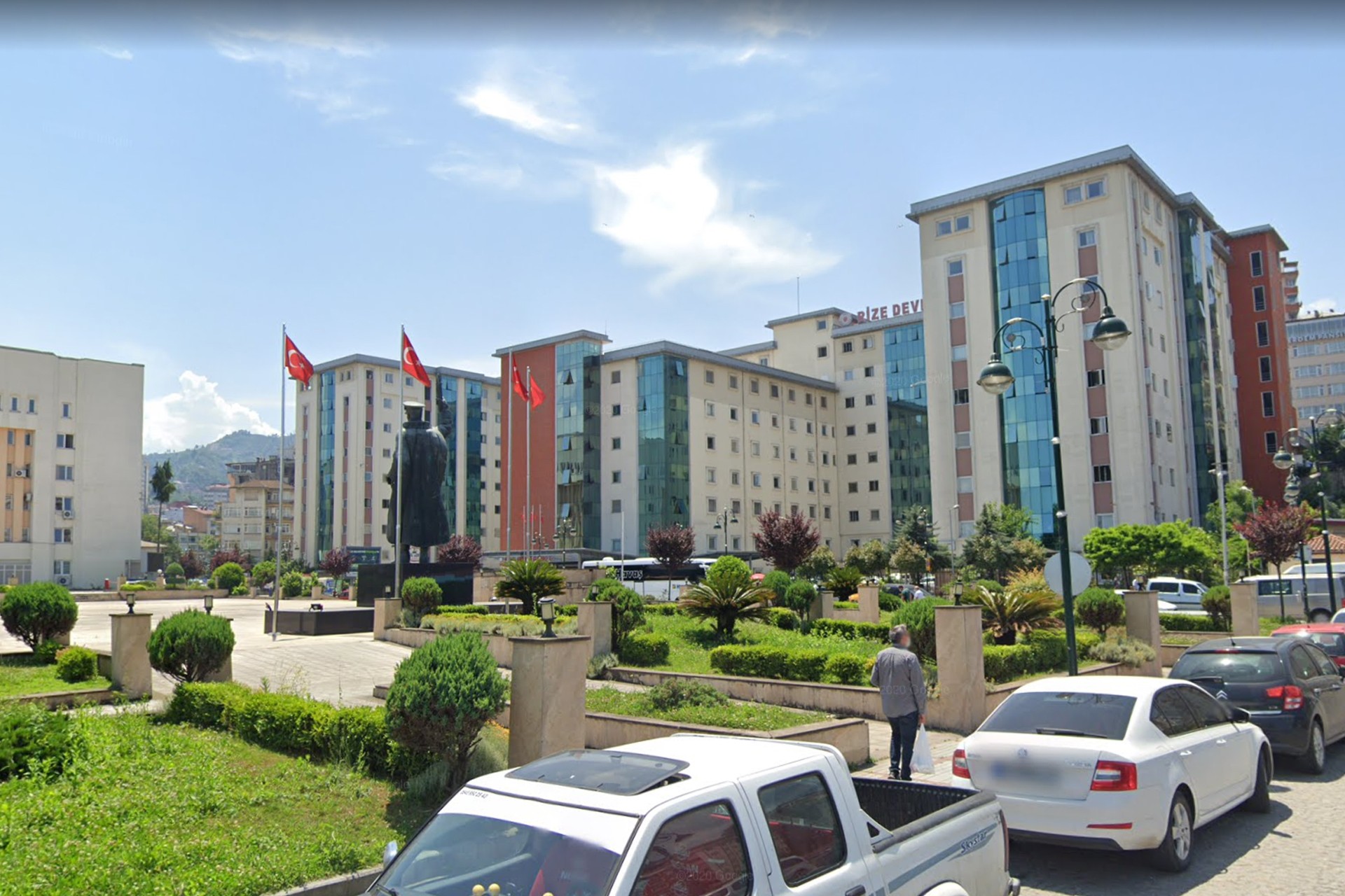 Rize Devlet Hastanesi binasının dıştan görünümü