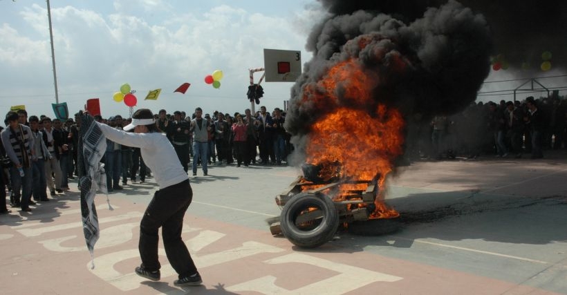 Dicle’de öğrenci, işçi el ele