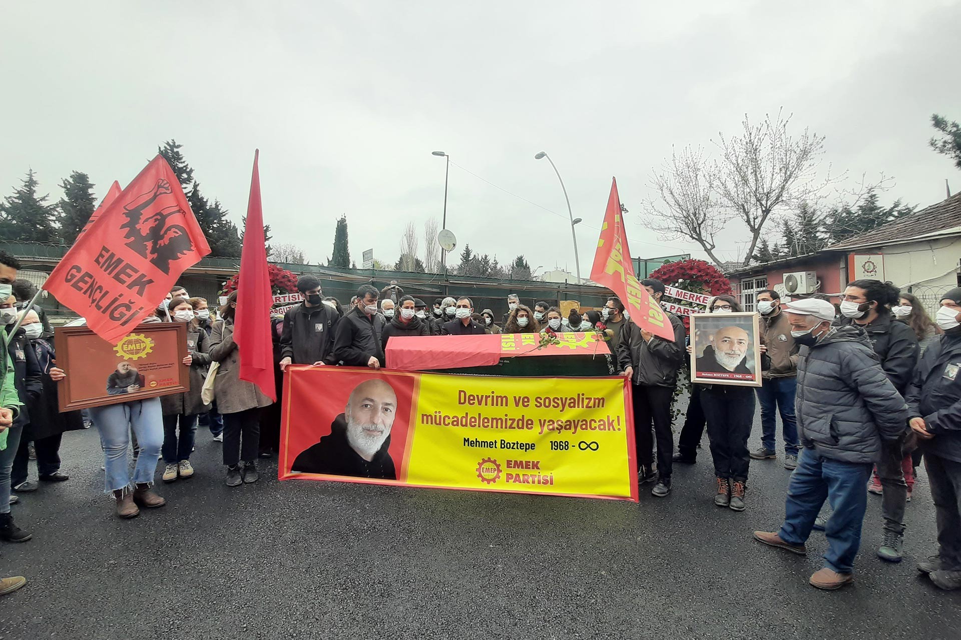 Mehmet Boztepe için düzenlenen törene katılanlar