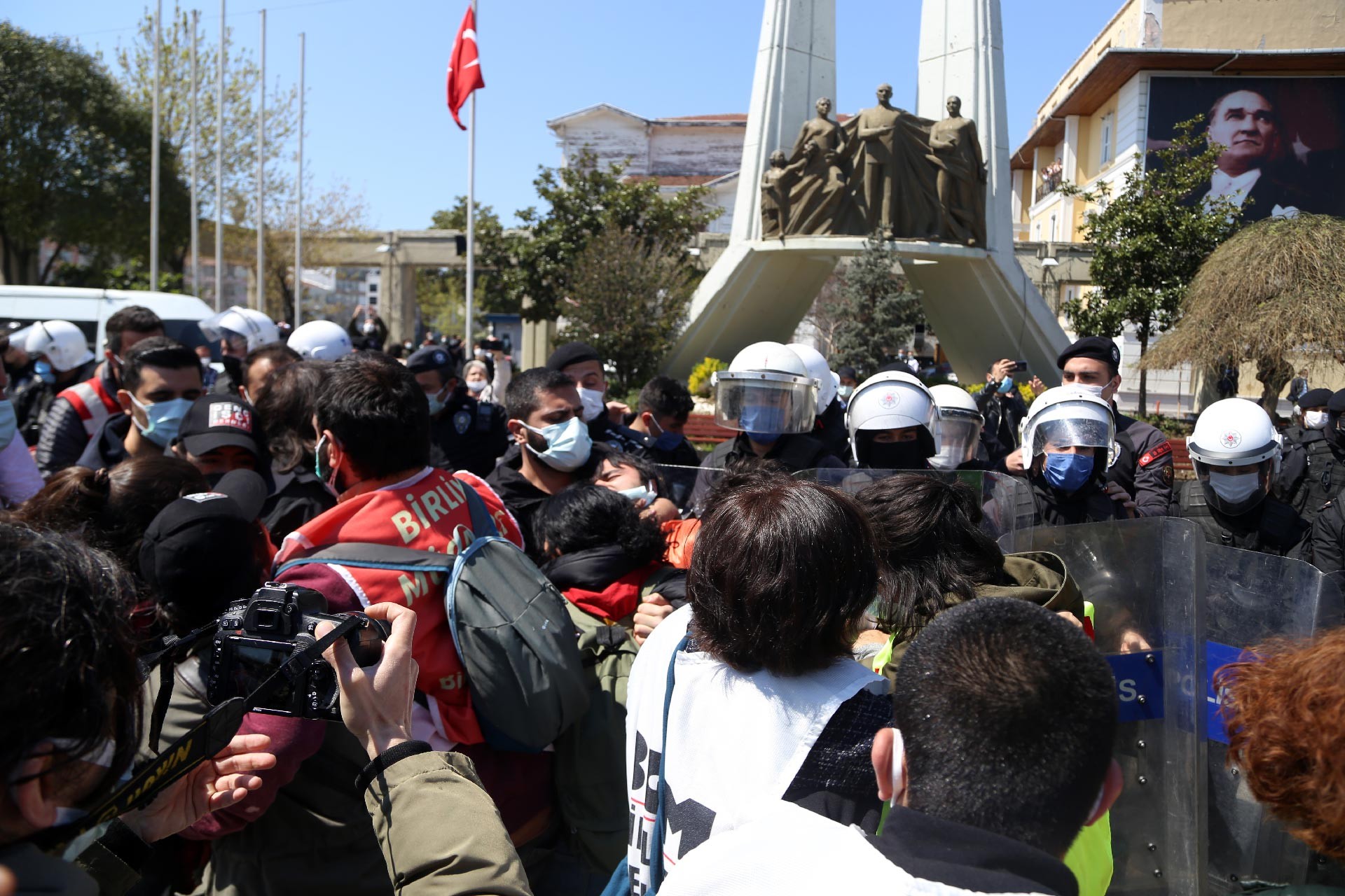 Bakırköy'de 1 Mayıs açıklaması yapan işçilere polis müdahalesi