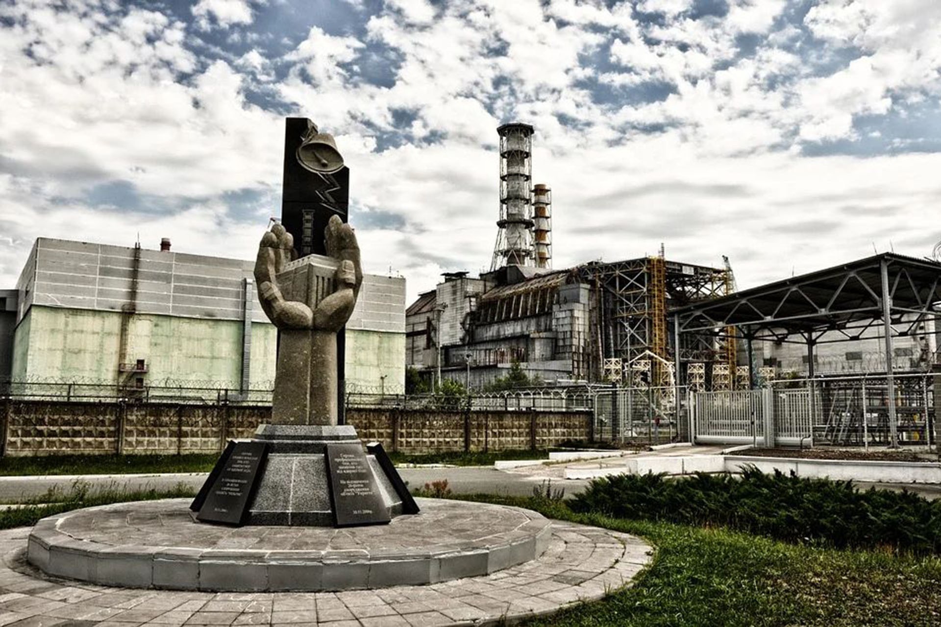 Çernobil'de bir binanın enkazı