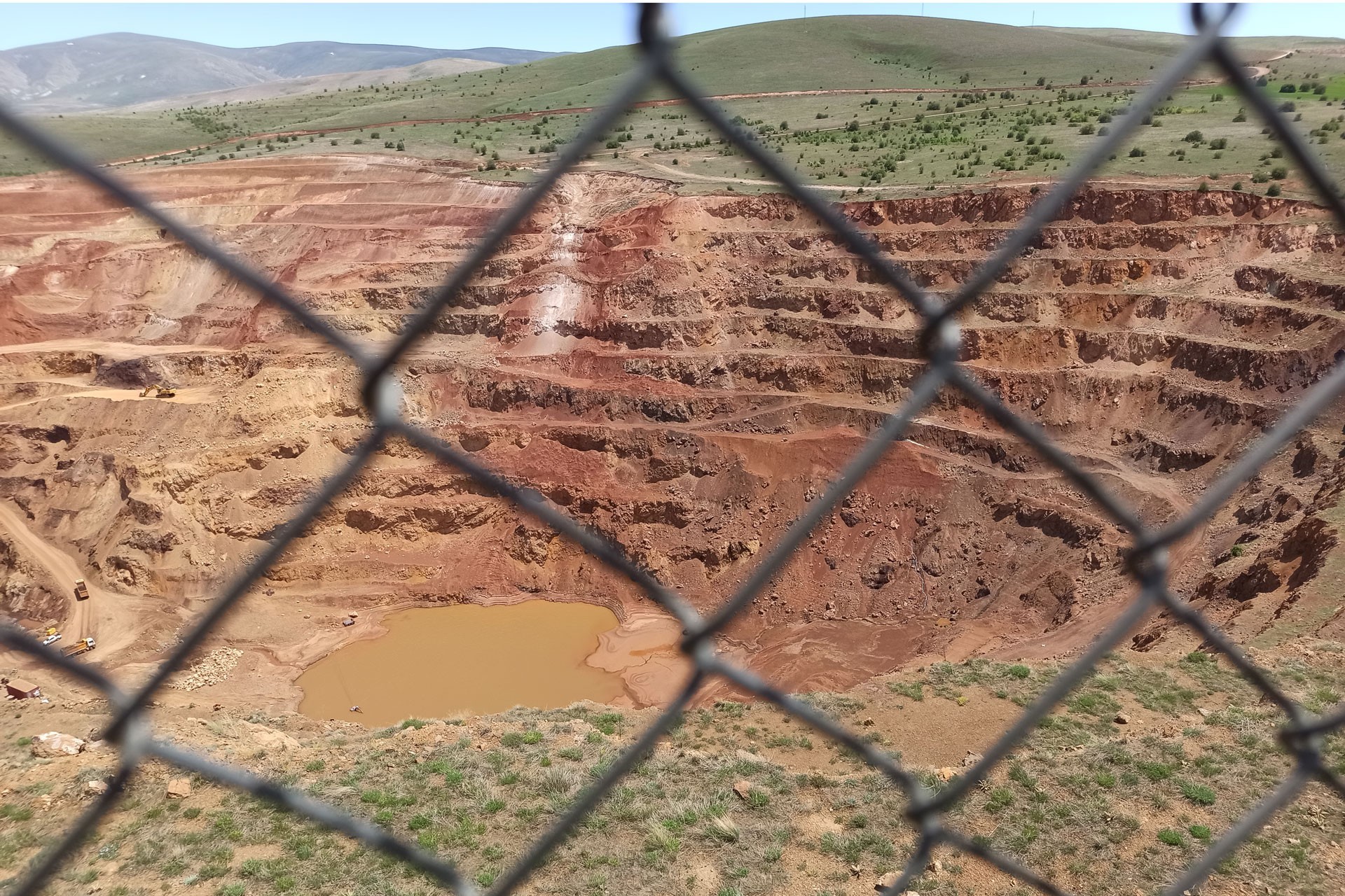 . Koç Holdinge ait Demir Export şirketi tarafından, Sivas Kangal Pınargözü köyüne kurulan maden