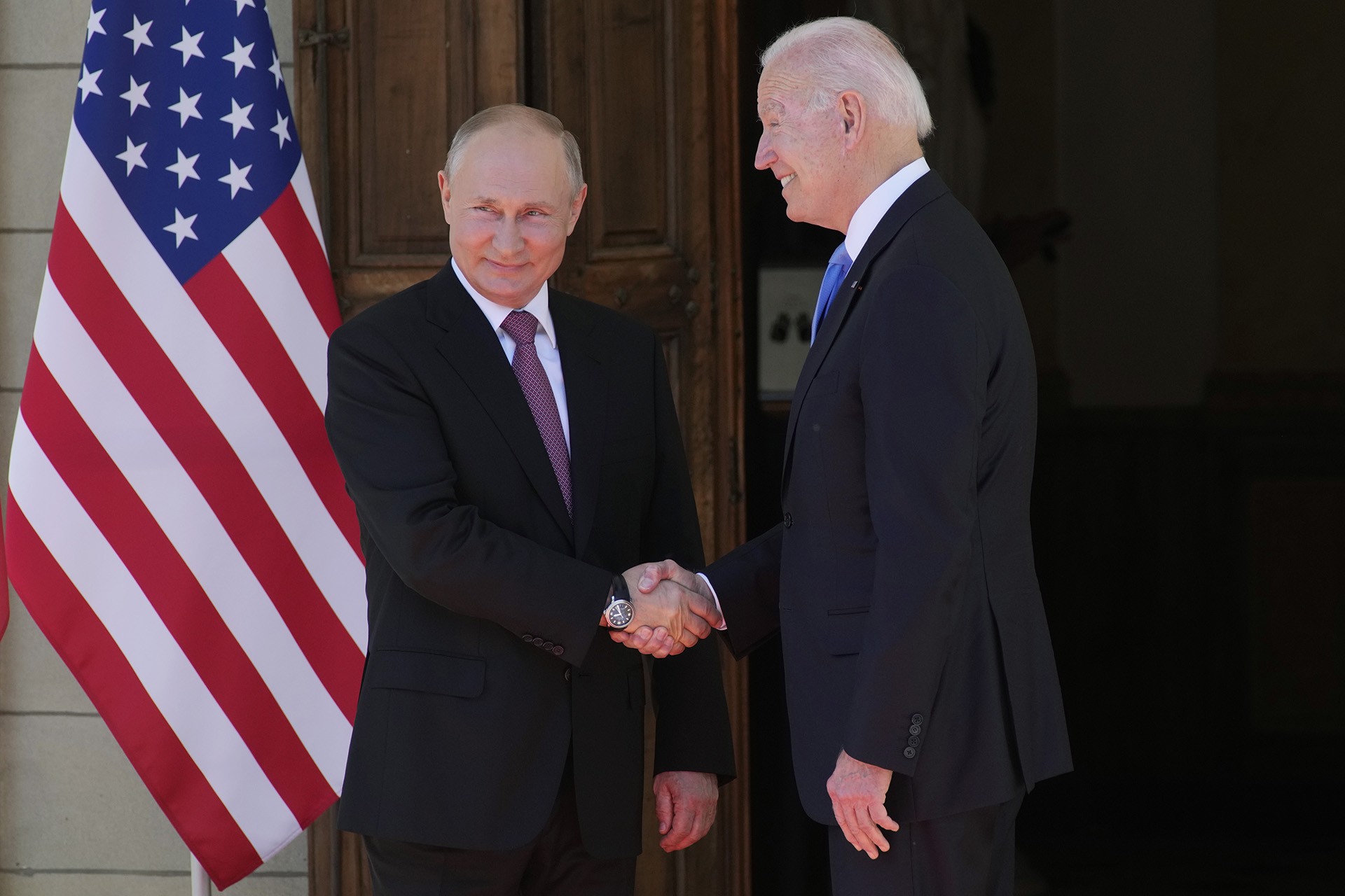 Biden-Putin görüşmesi: Büyükelçiler geri dönüyor, anlaşmazlıklar yerinde  duruyor - Evrensel