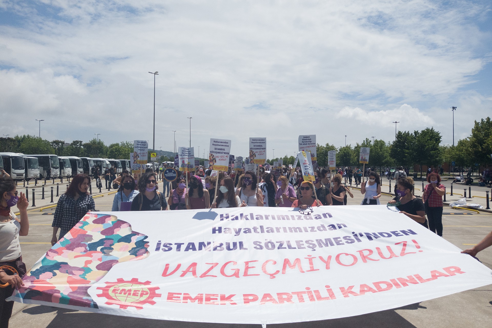 Kadınlar İstanbul Sözleşmesi için Maltepe'de bir araya geldi