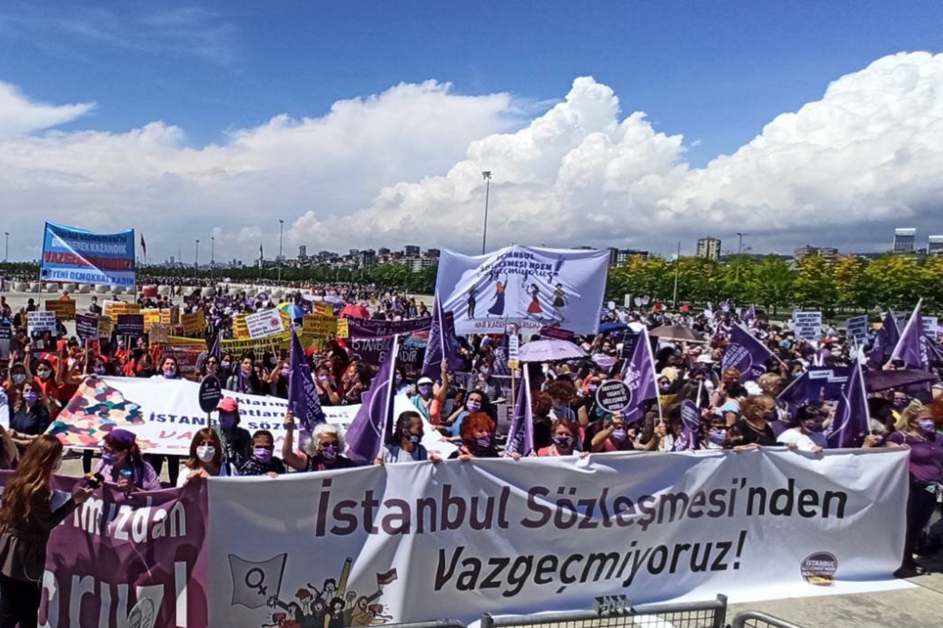 Kadınlar İstanbul Sözleşmesi için Maltepe'de bir araya geldi