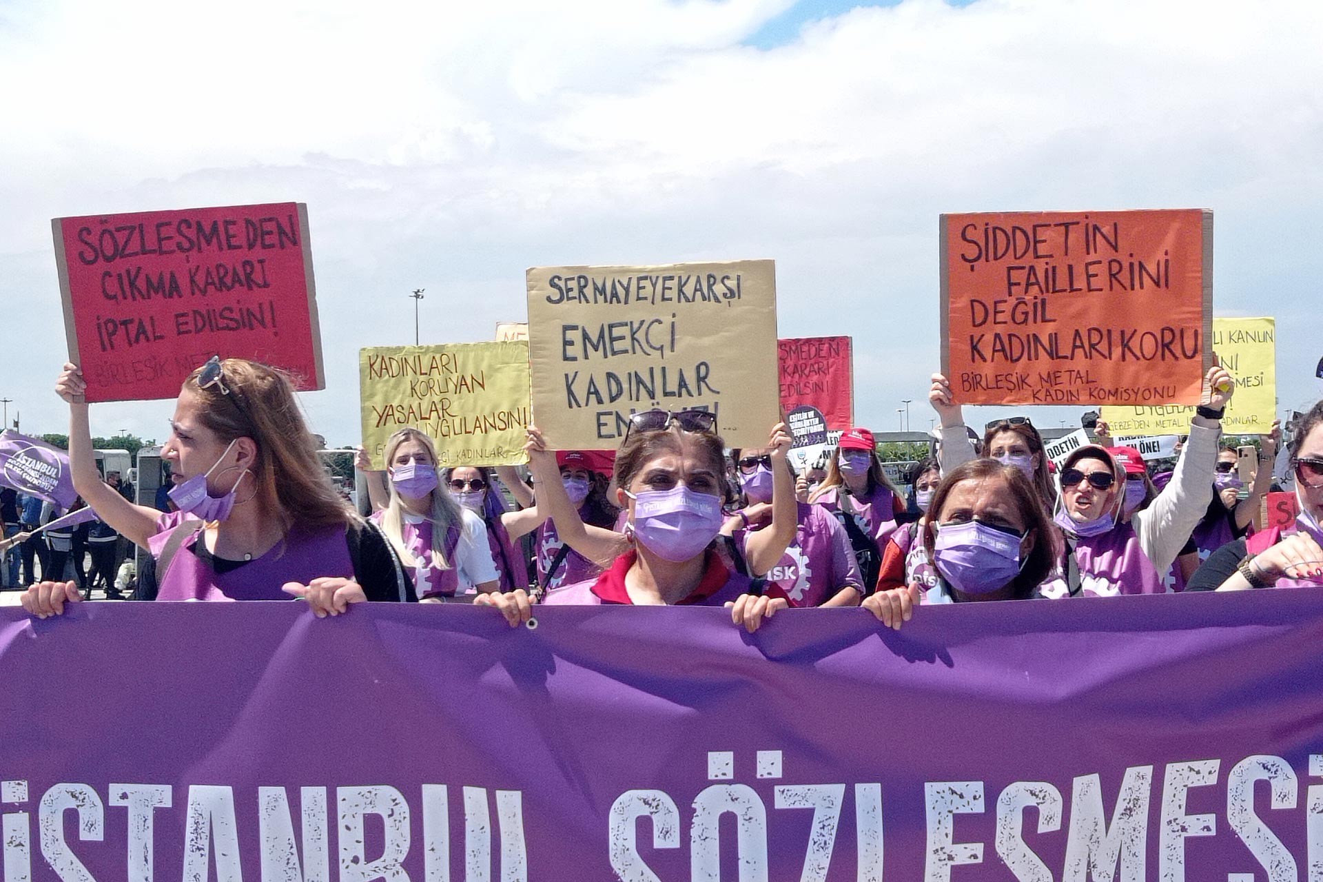 Kadınlar İstanbul Sözleşmesi için Maltepe'de bir araya geldi