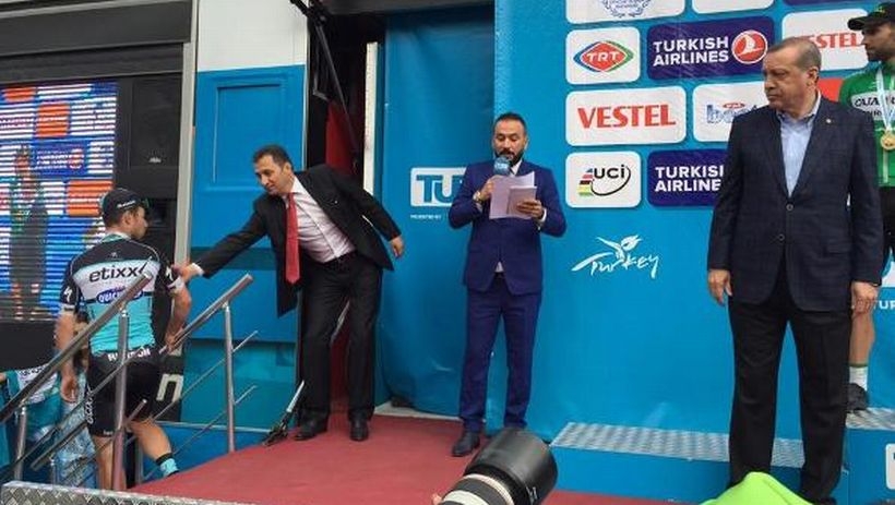 Cumhurbaşkanlığı Bisiklet Turu podyumunda Erdoğan rezaleti