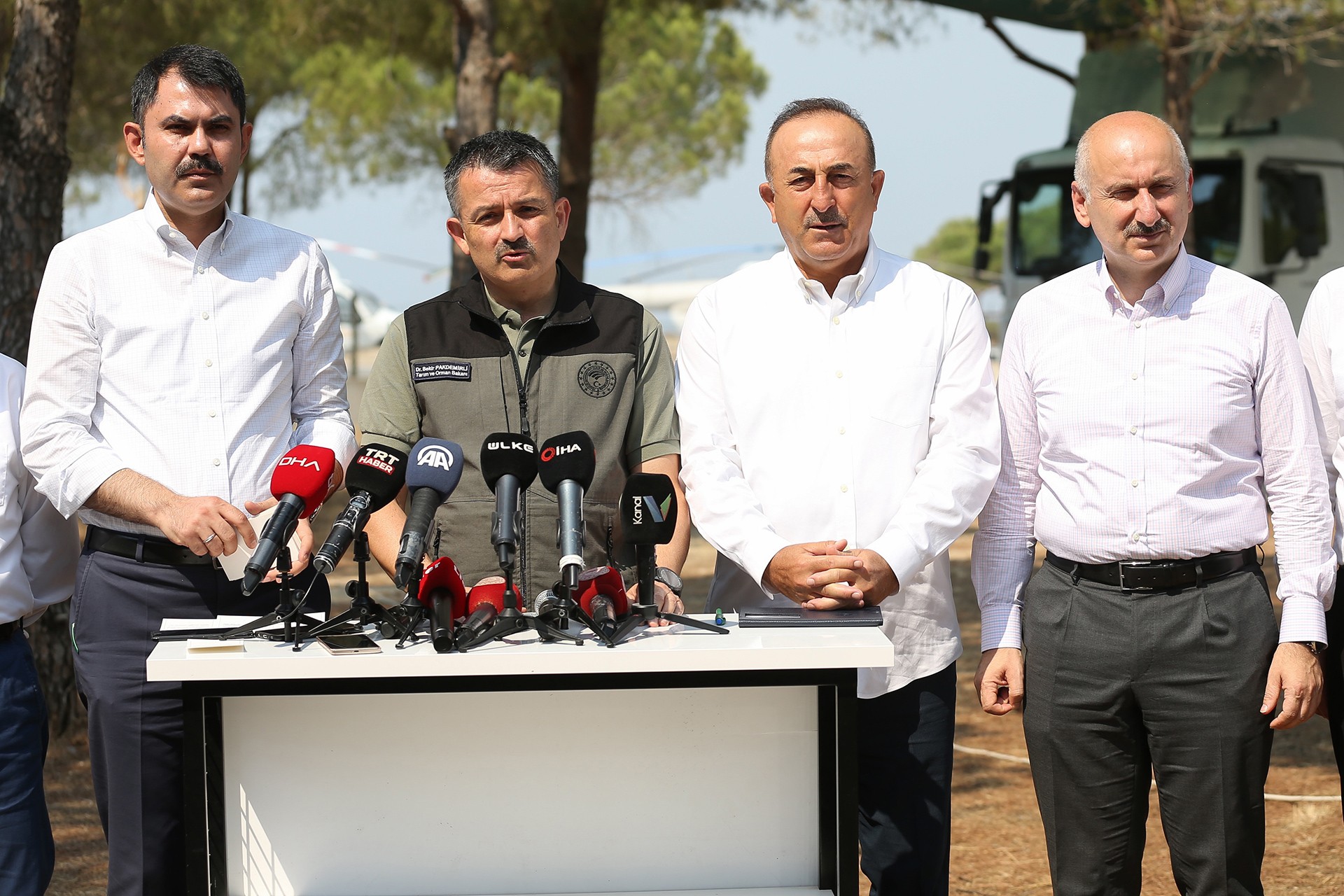 (soldan sağa) Murat Kuru, Bekir Pakdemirli, Mevlüt Çavuşoğlu ve Adil Karaismailoğlu