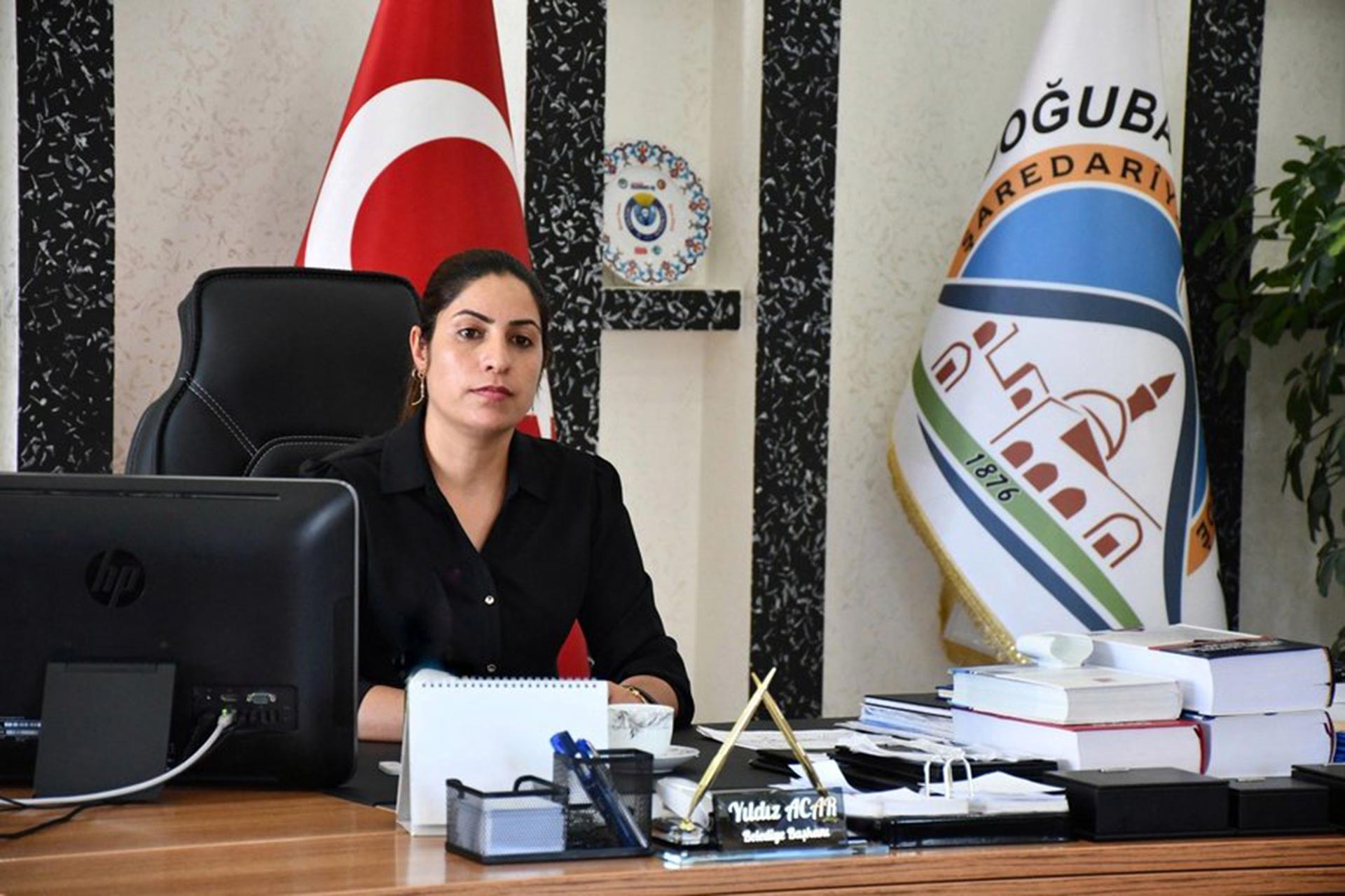 HDP'nin ihraç ettiği Belediye Başkanı Yıldız Acar'ın koruması rüşvet almaktan tutuklandı