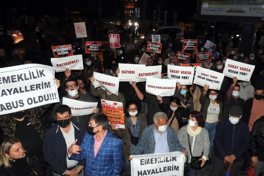 Antalya'da geçinemiyoruz diyerek alana çıkan emekçiler