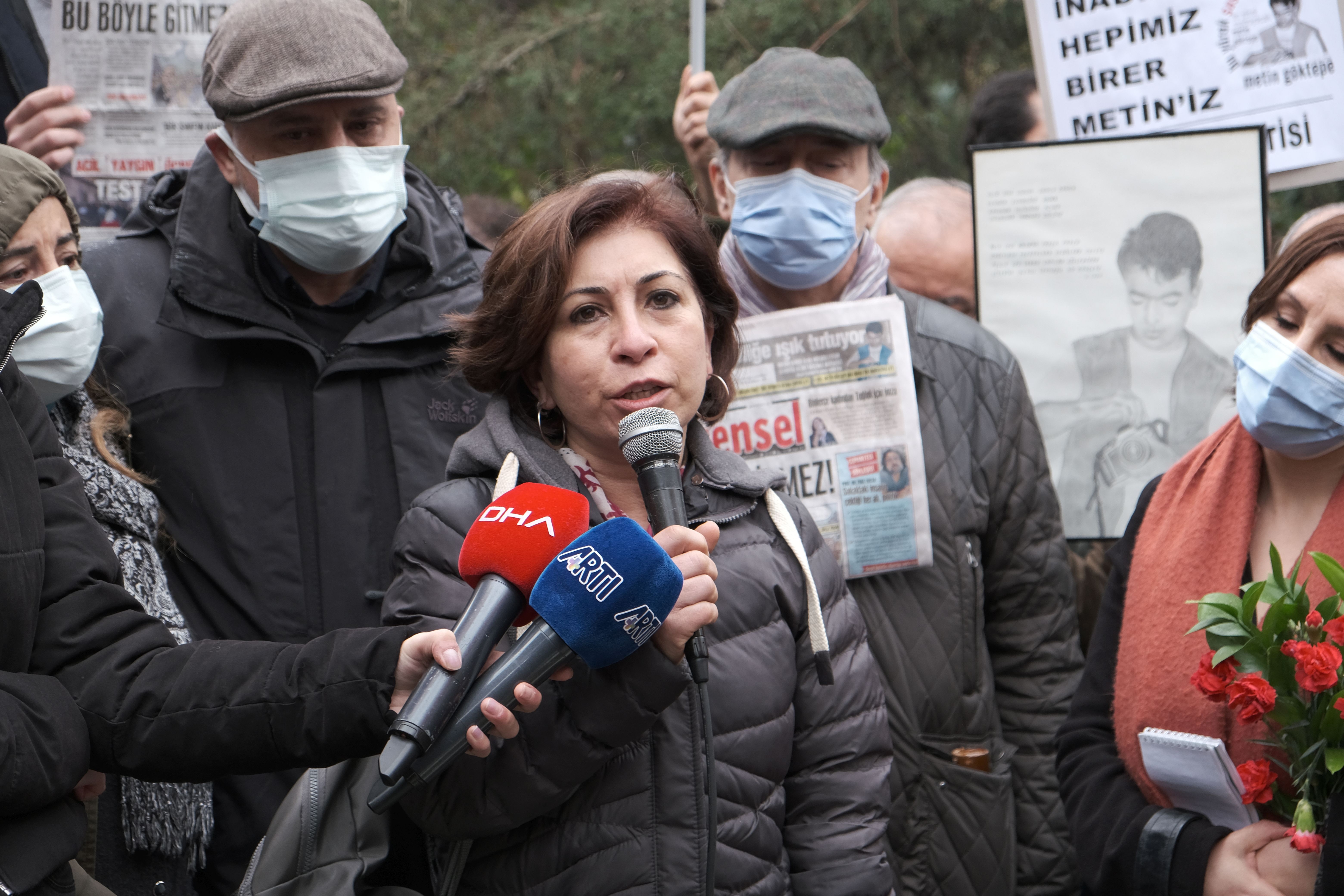 Gülseren Yoleri, Metin Göktepe'nin mezarı başında