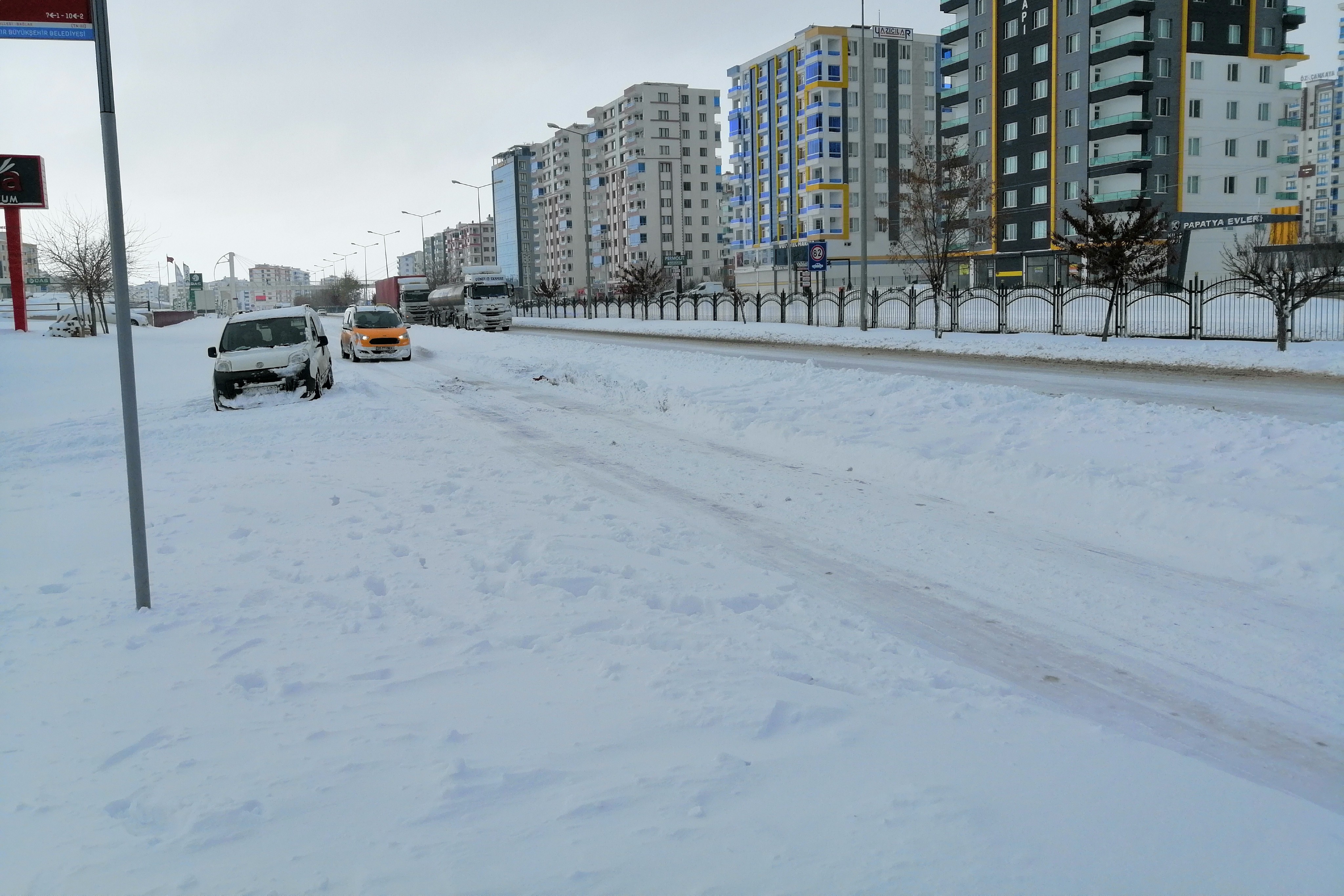 Diyarbakır'da etkili olan kar yaşamı olumsuz etkiledi