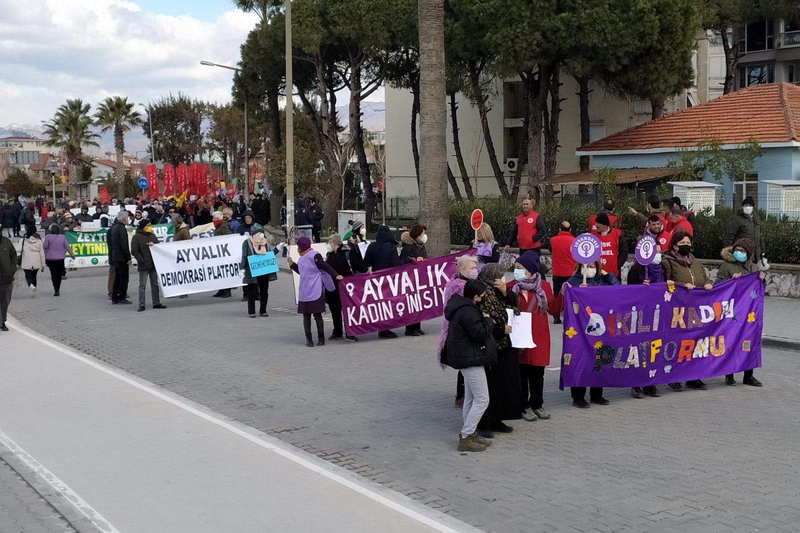 Dikili 'geçinemiyoruz' mitingi