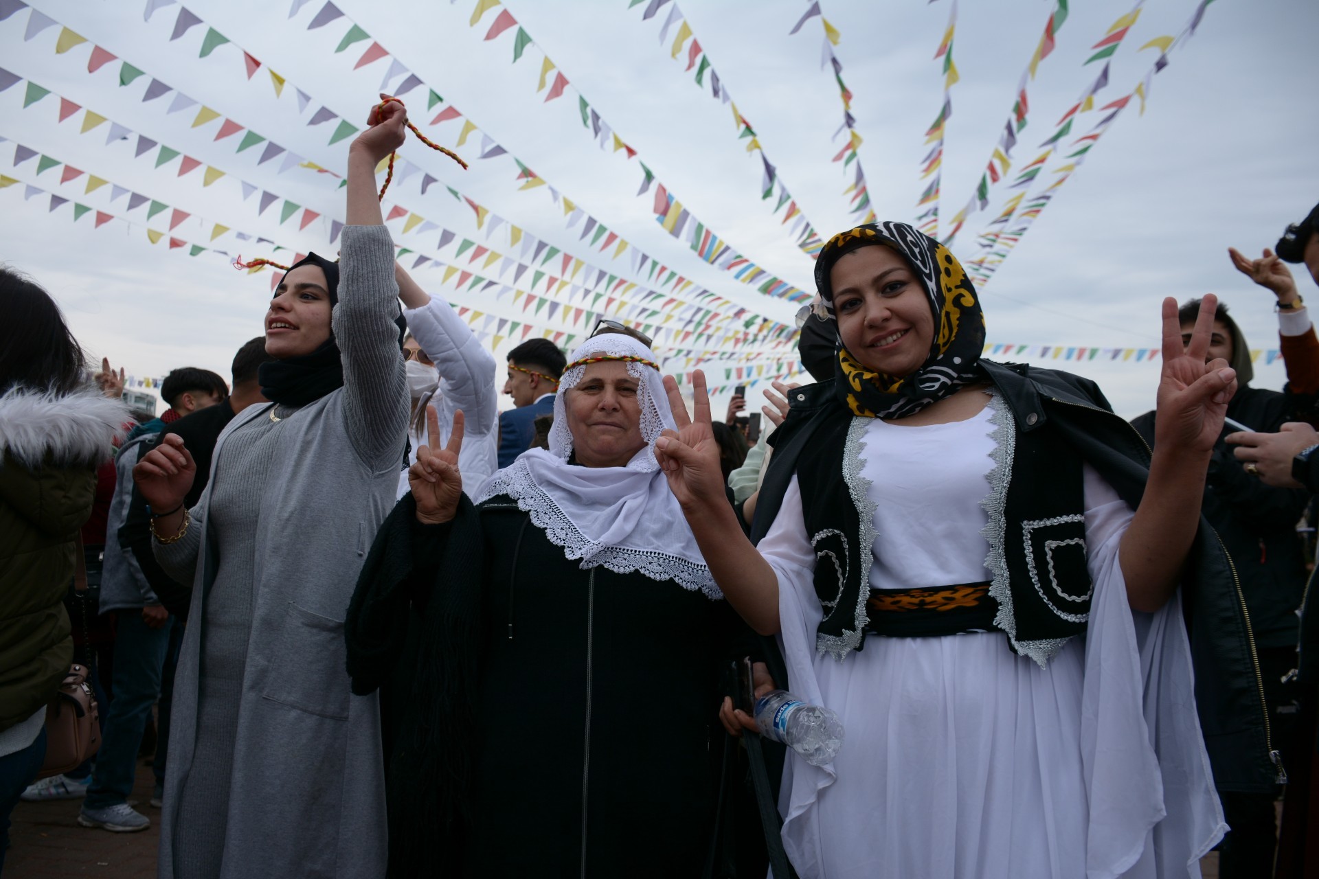 Diyarbakır Newroz'una katılan kadınlar