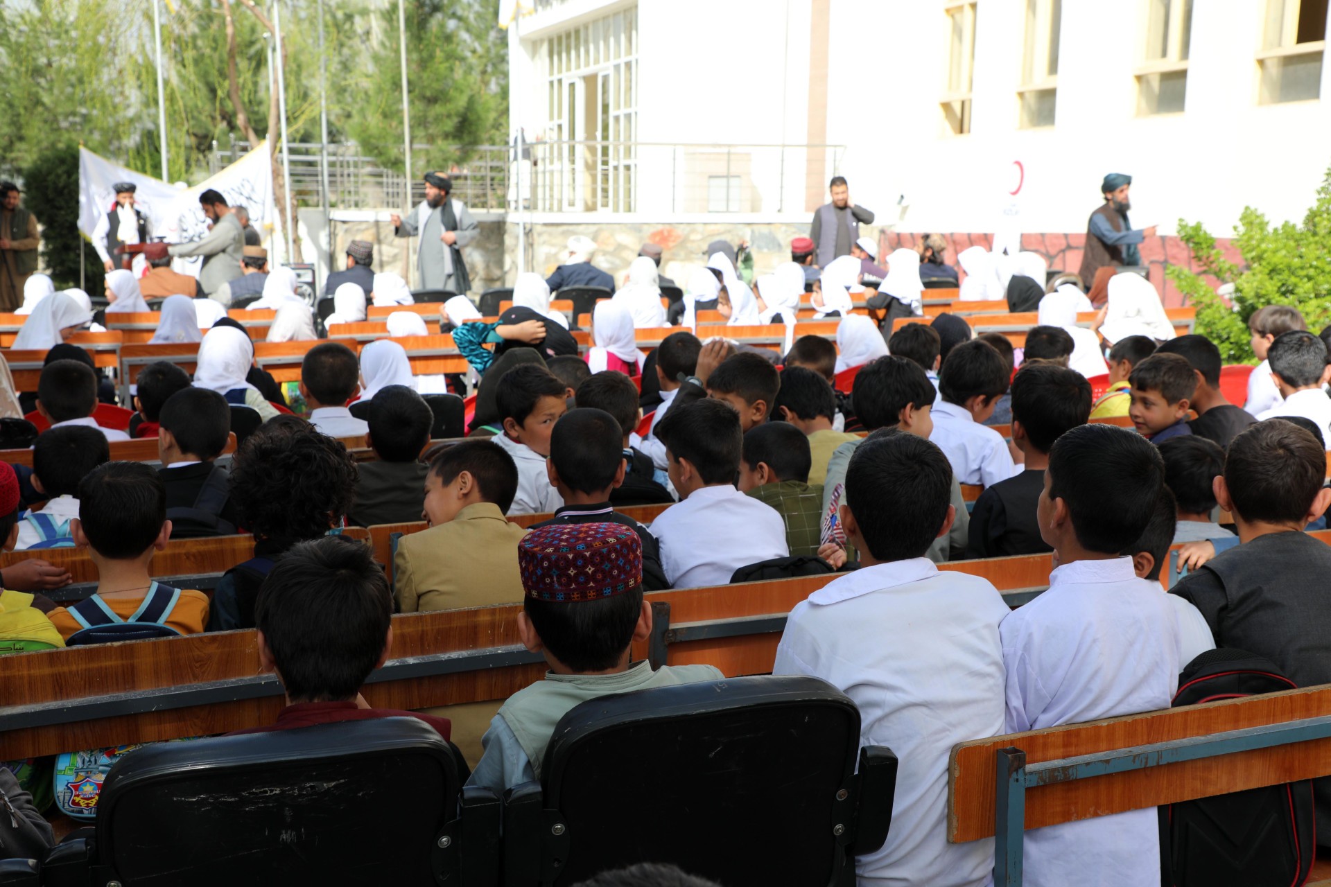 Talliban yönetimindeki Afganistan'da öğrenciler