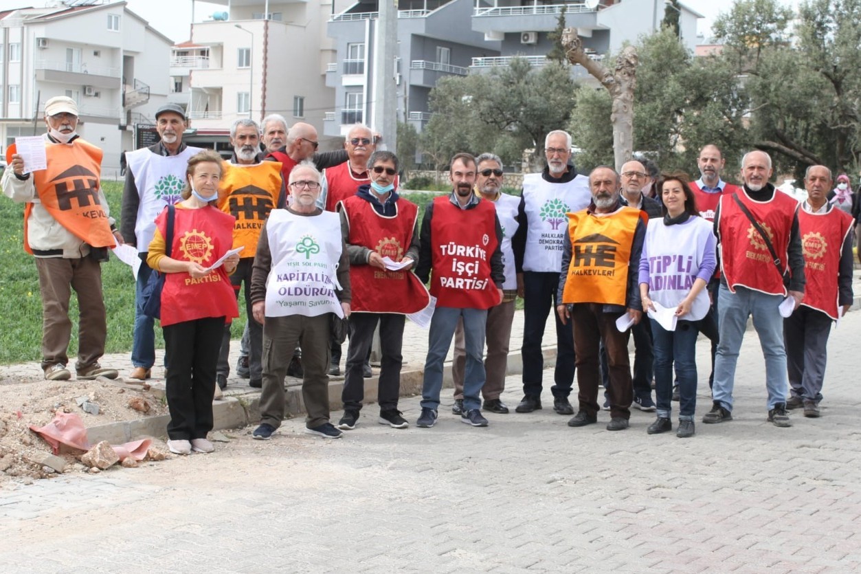 Didim'de siyasi parti temsilcileri bildiri dağıttı