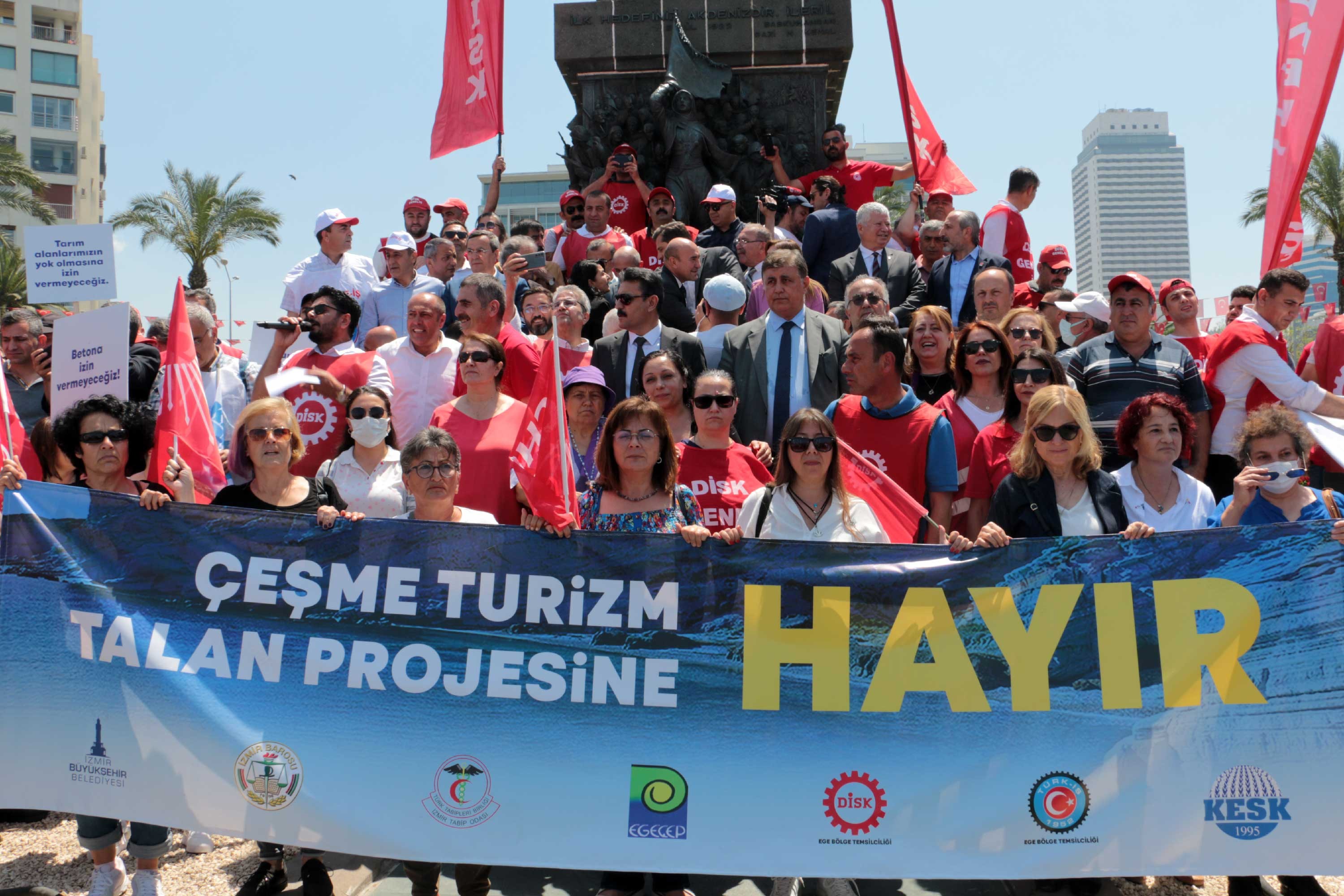 Çeşme projesine karşı düzenlenen kitlesel miting