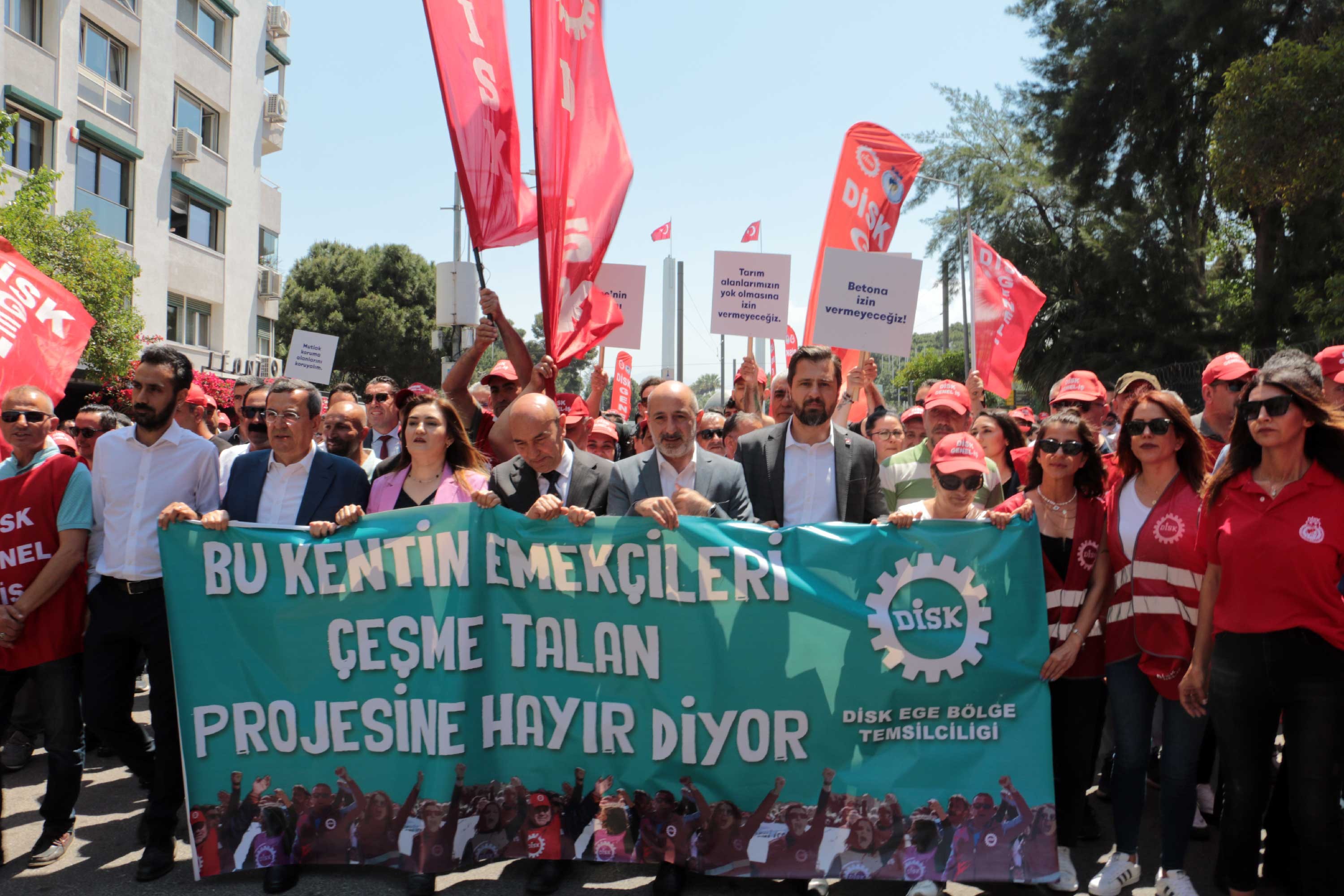 Çeşme projesine karşı düzenlenen kitlesel miting