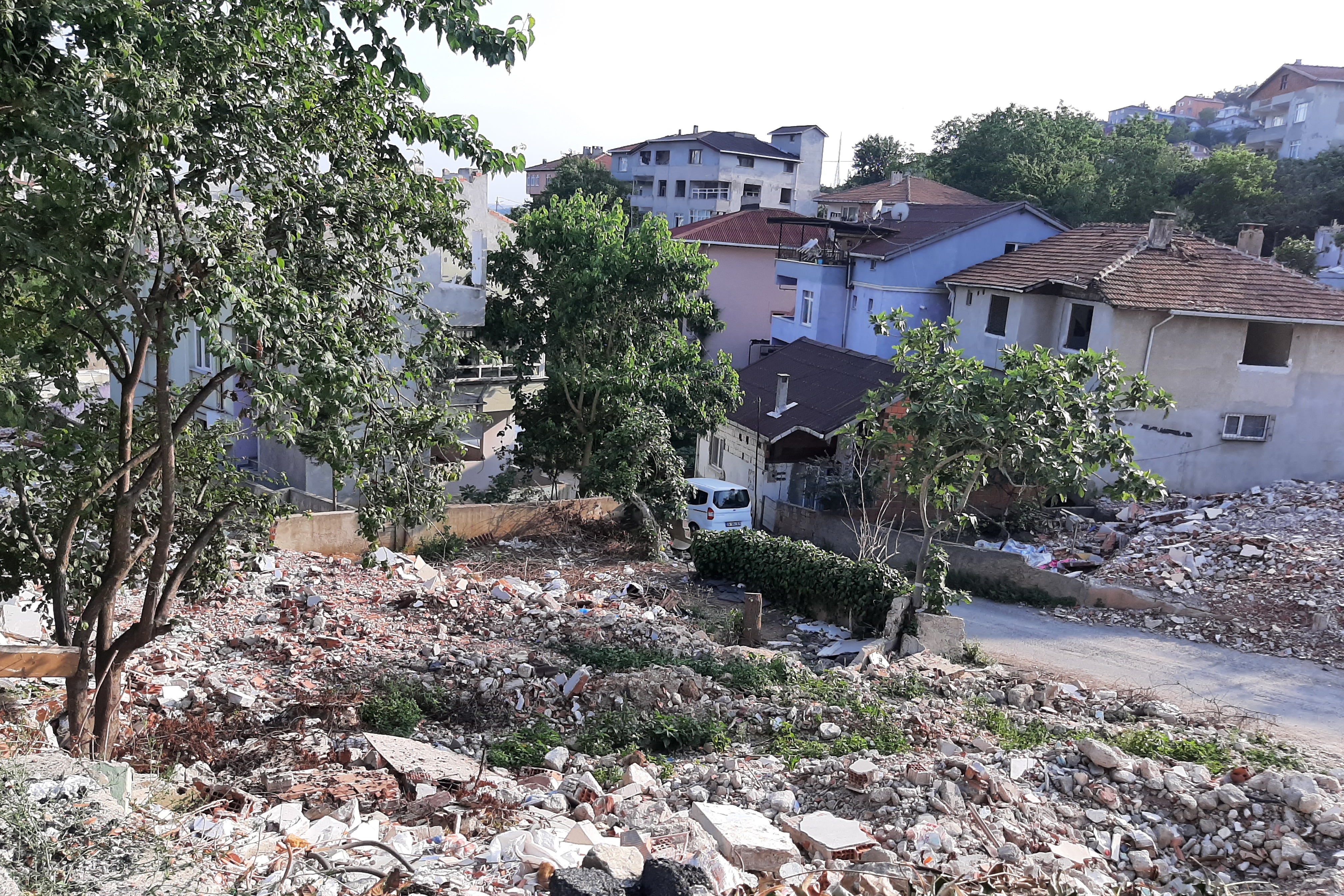 Beykoz Tokatköy'ünde yıkılmış binalar