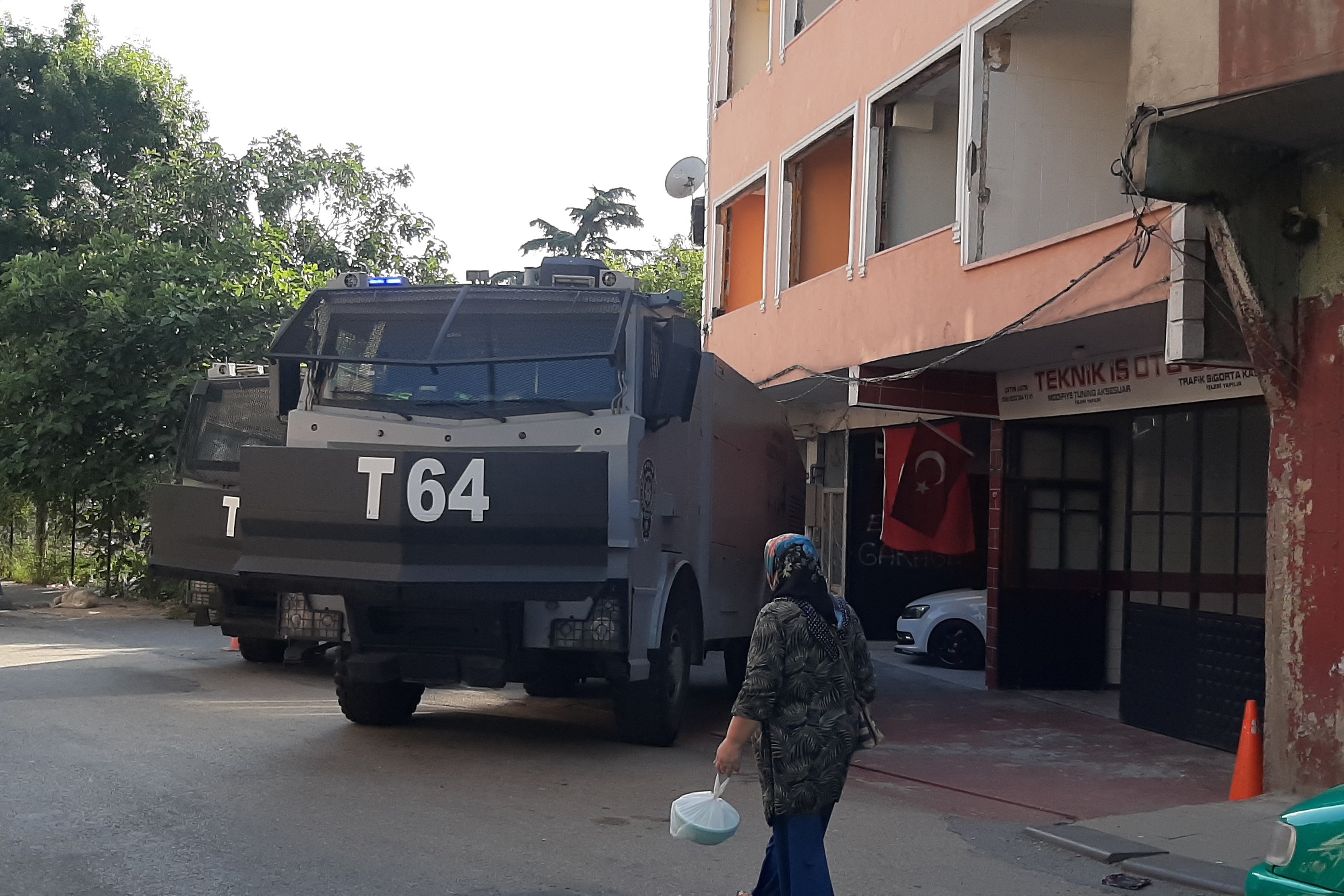 Beykoz Tokatköyü'nde bekleyen bir TOMA