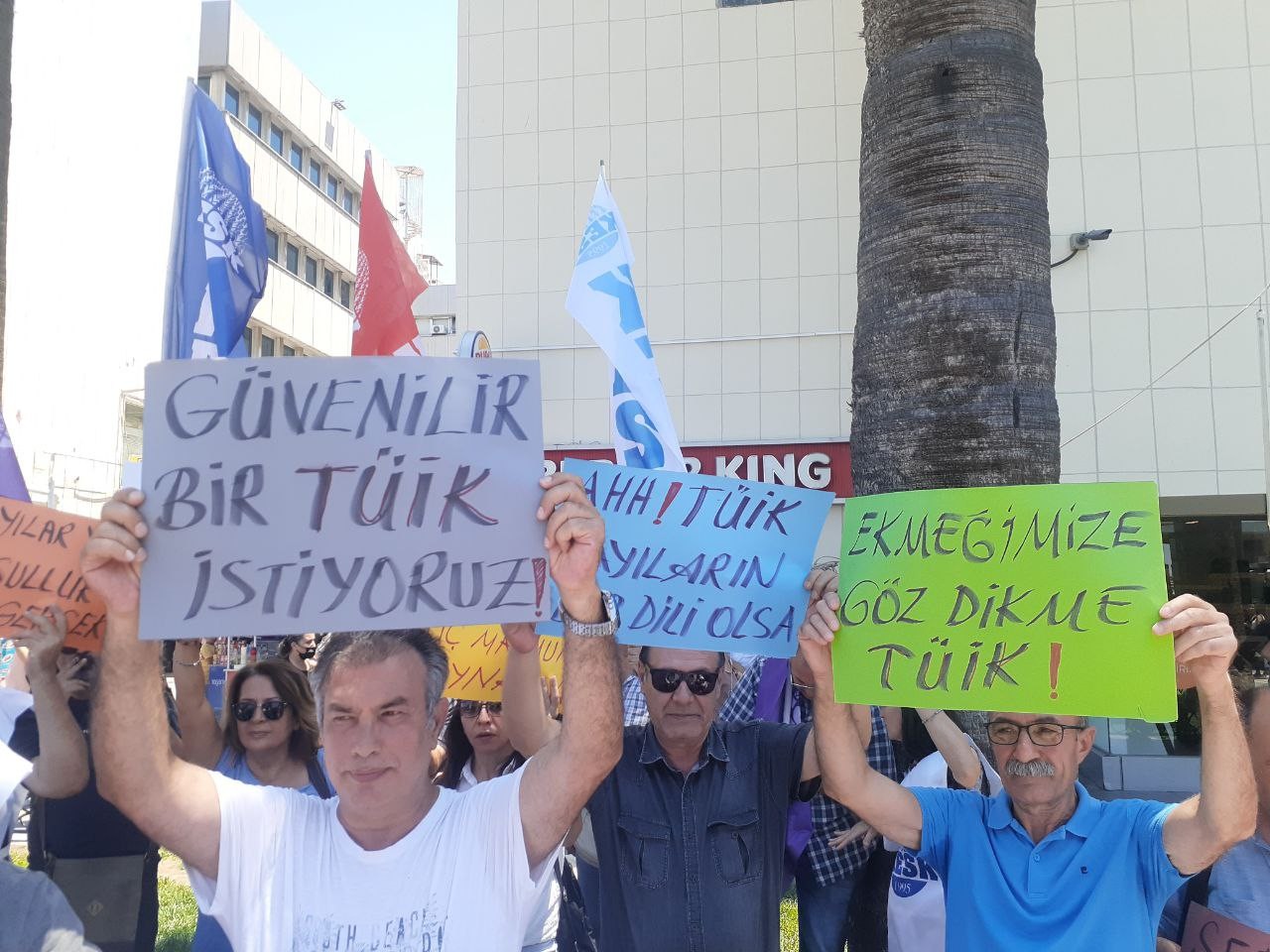 KESK İzmir Şubeler Platformu basın açıklaması düzenledi