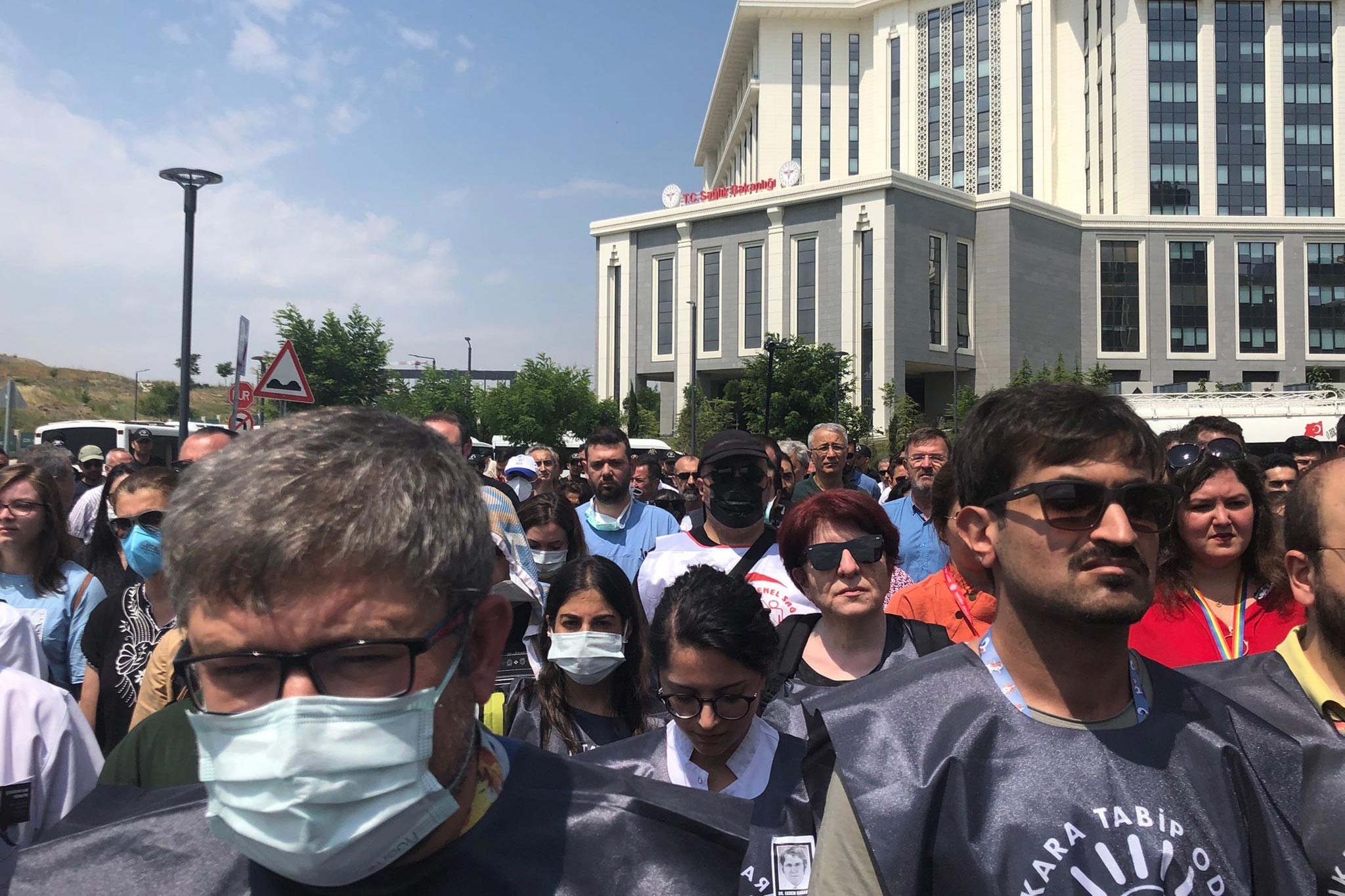 Ankara'da sağlık emekçilerinin gerçekleştirdiği protesto eyleminden bir fotoğraf.