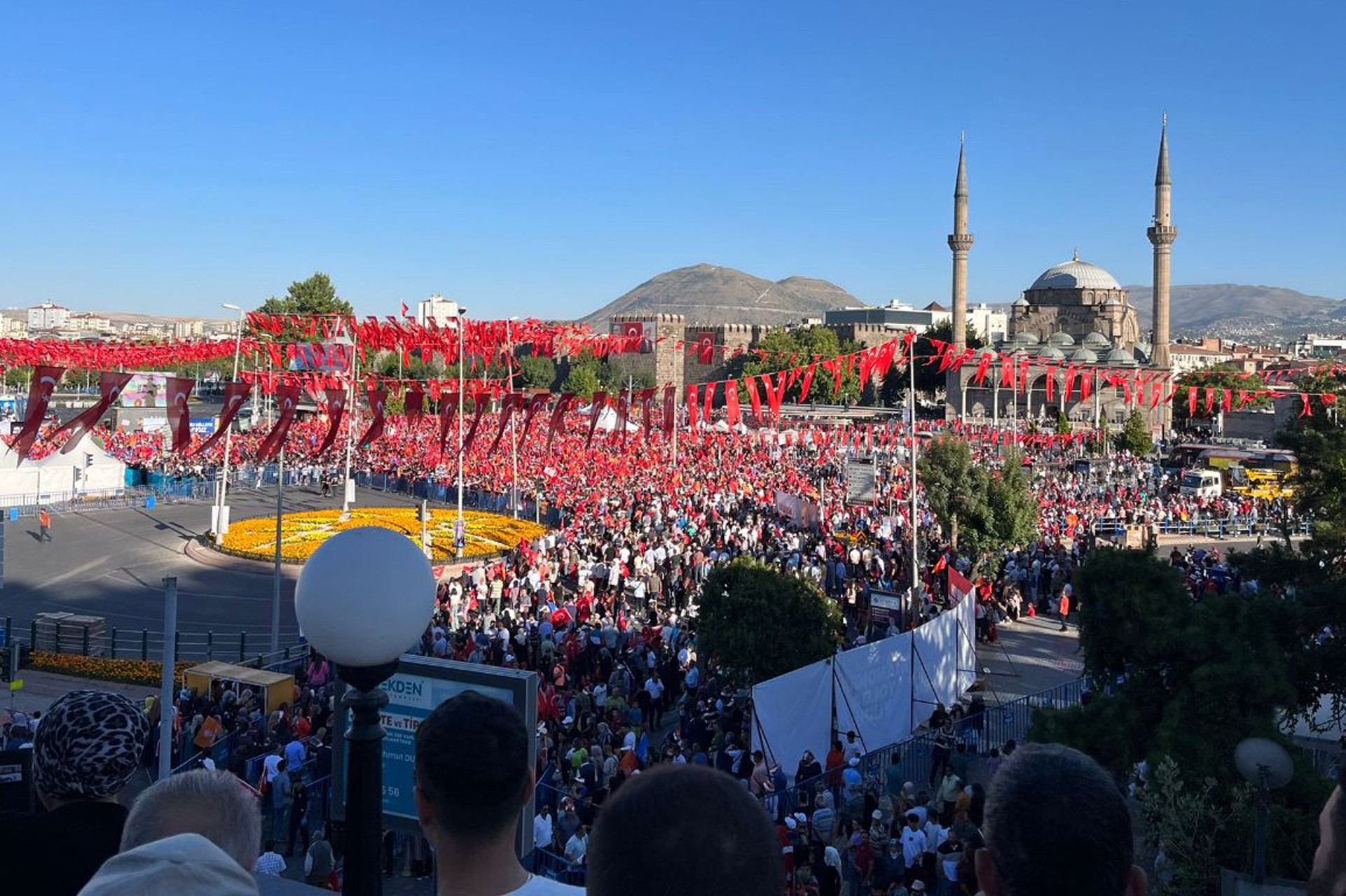 Cumhurbaşkanı Recep Tayyip Erdoğan'ın Kayseri mitinginden bir fotoğraf.