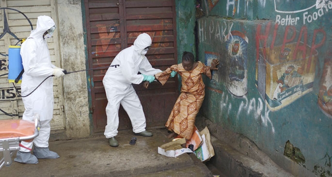 Ebola tedavi  merkezinde  bir gün