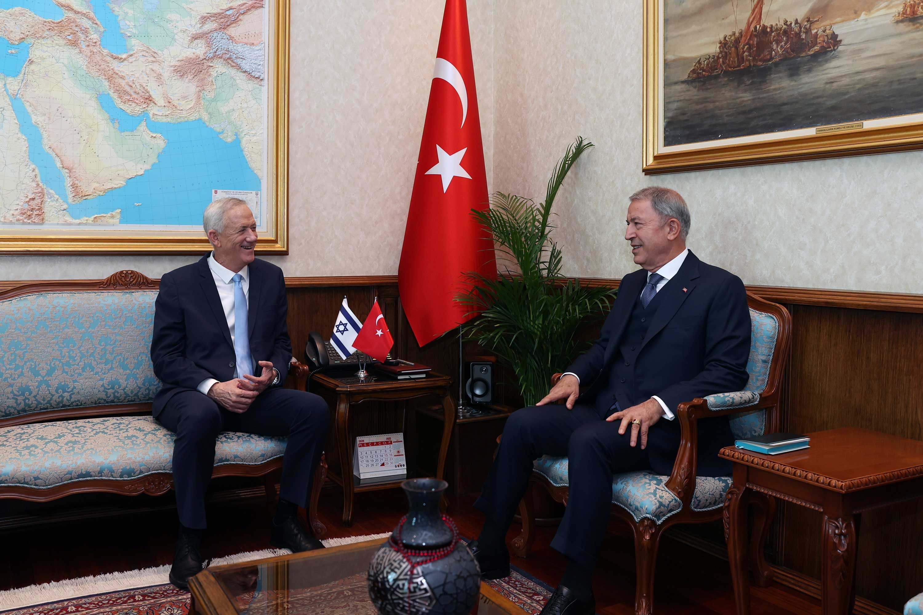 İsrail Savunma Bakanı Benny Gantz ve Hulusi Akar