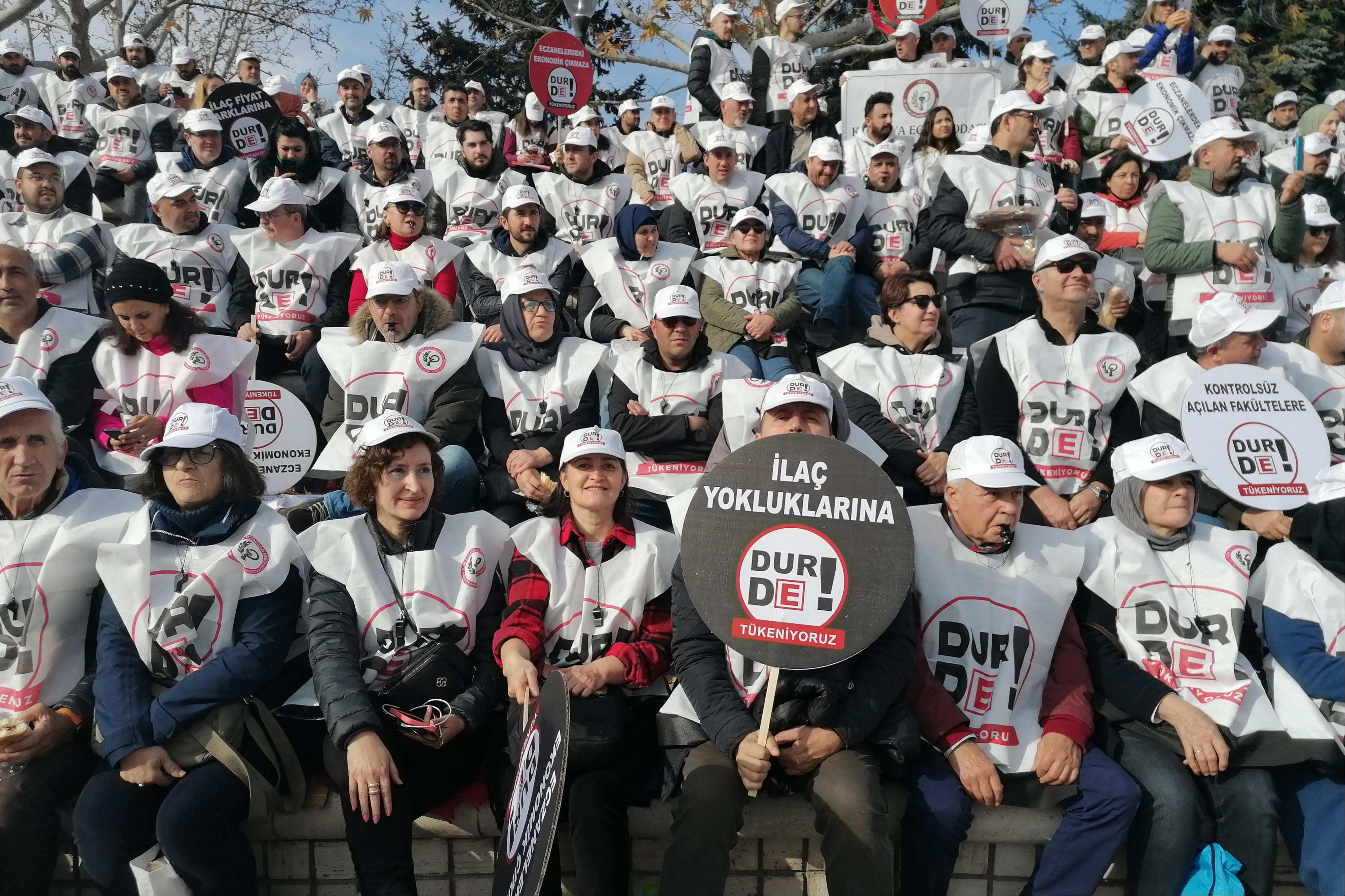 Ankara'da gerçekleştirilen Büyük Eczacı Mitingi'nden bir fotoğraf.