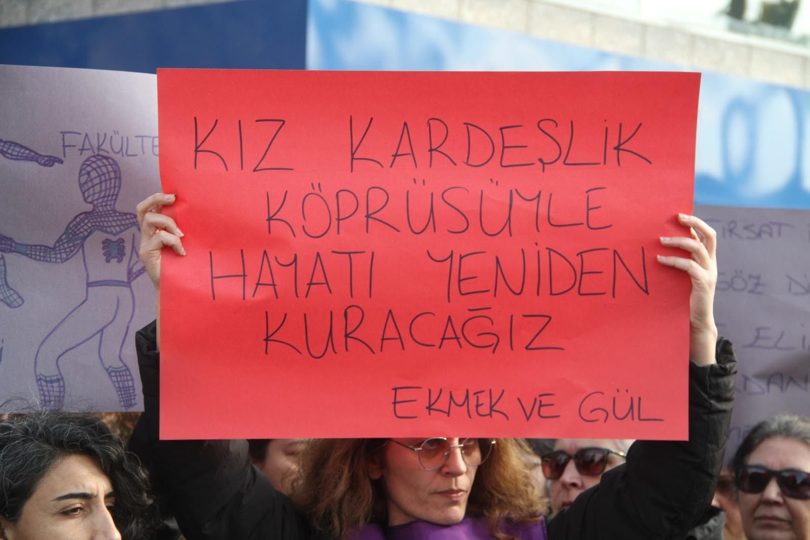 Ekmek ve Gül'ün “Kız kardeşlik köprüsüyle hayatı yeniden kuruyoruz” kampanyası 