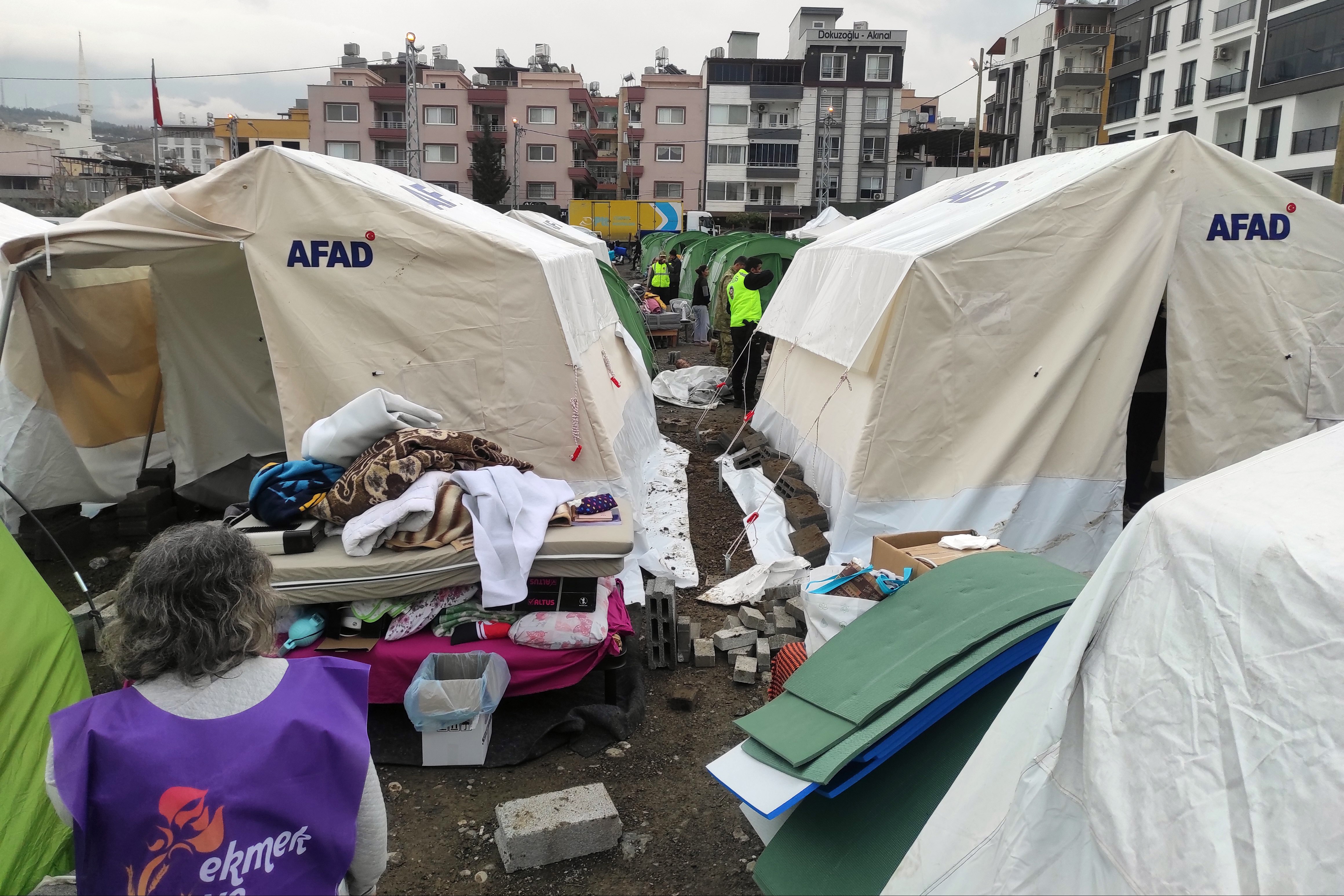 Çadırkent'te boşaltılan çadırlar