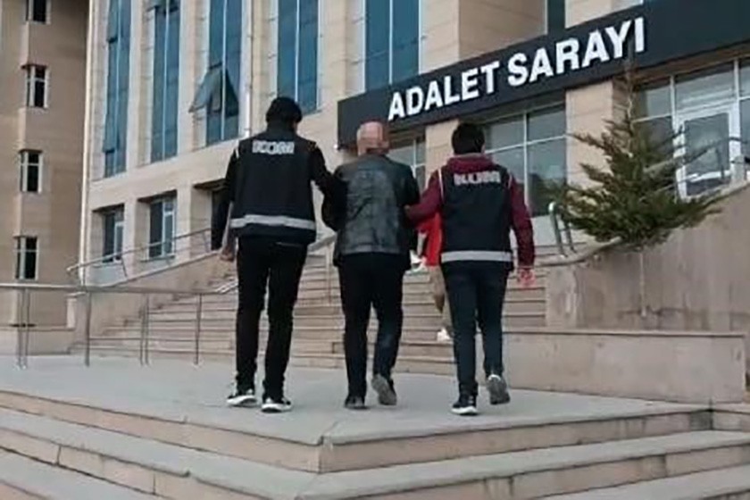 Adıyaman’da yıkılan sitenin müteahhidi İran'a kaçarken yakalandı