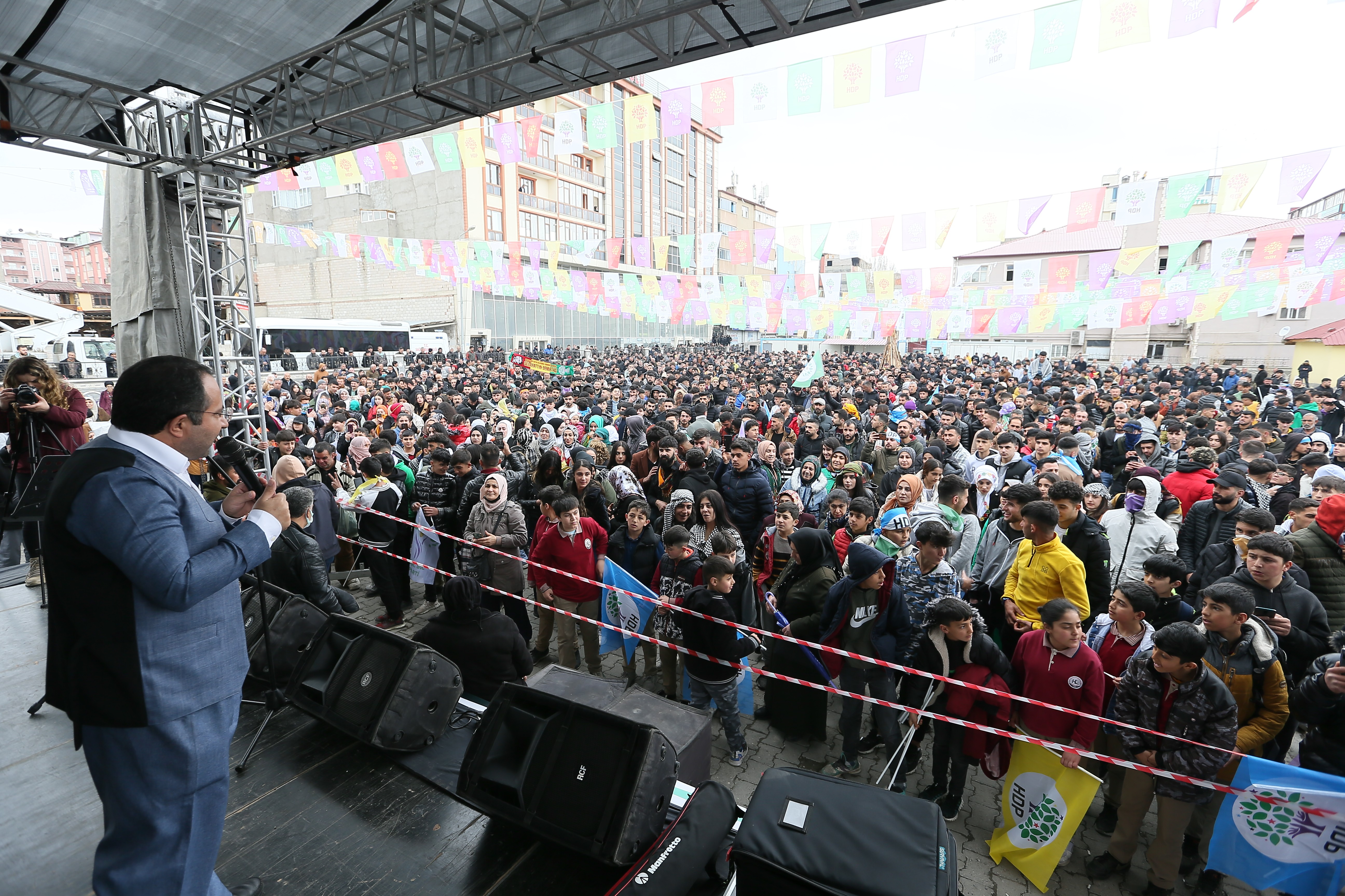 Doğubeyazıt'ta Newroz kutlamalarına katılan yurttaşlar