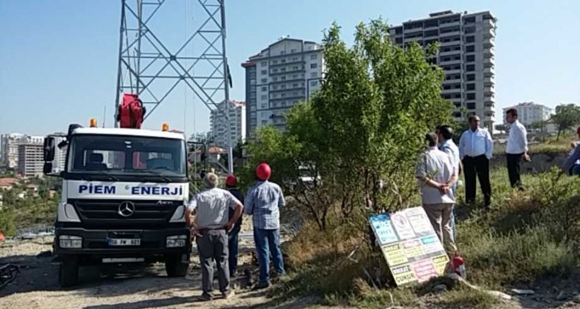 Baz istasyonu inşaatında gece çalışması