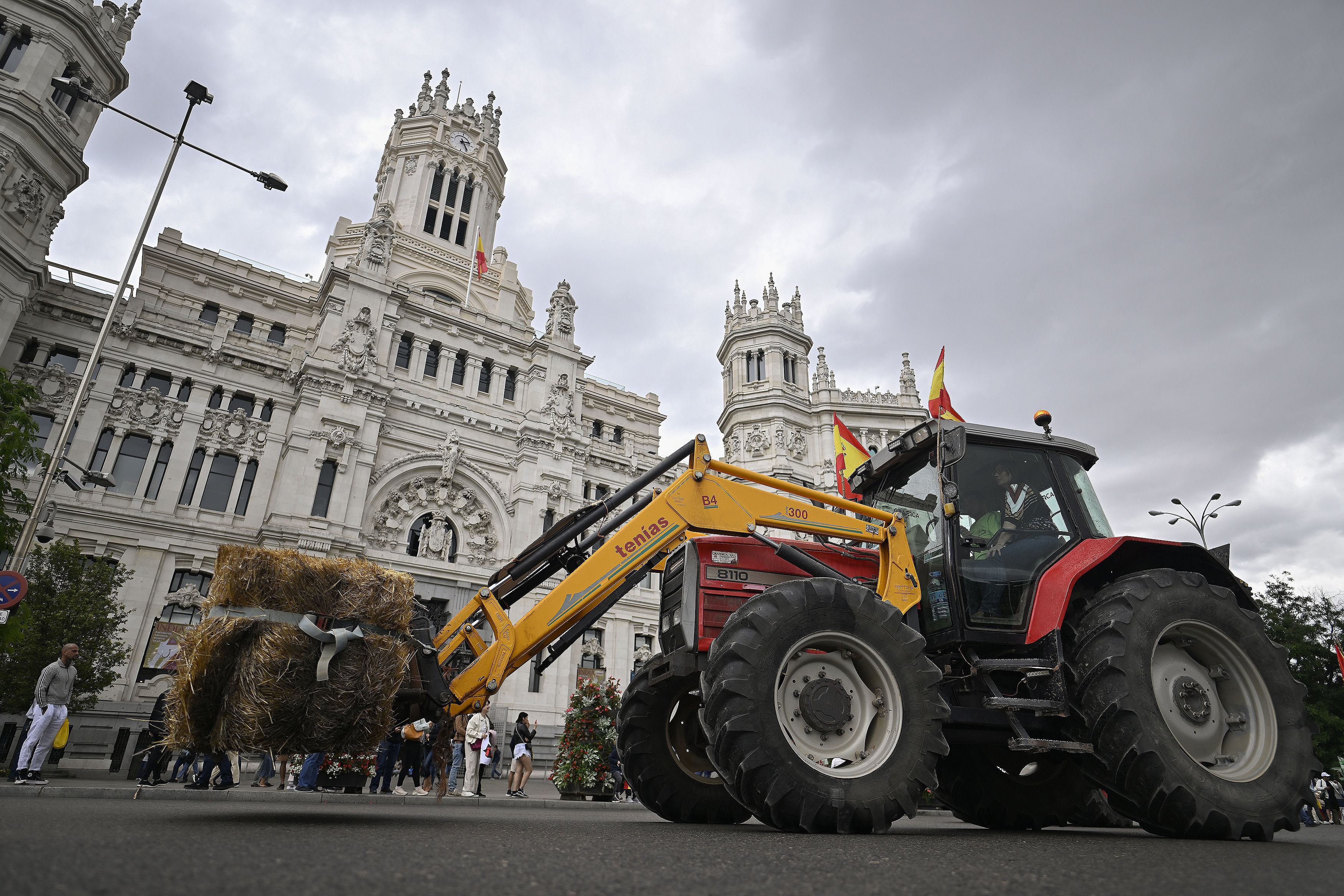 İspanya'da köylüler, traktörleriyle Madrid'e yürüdü