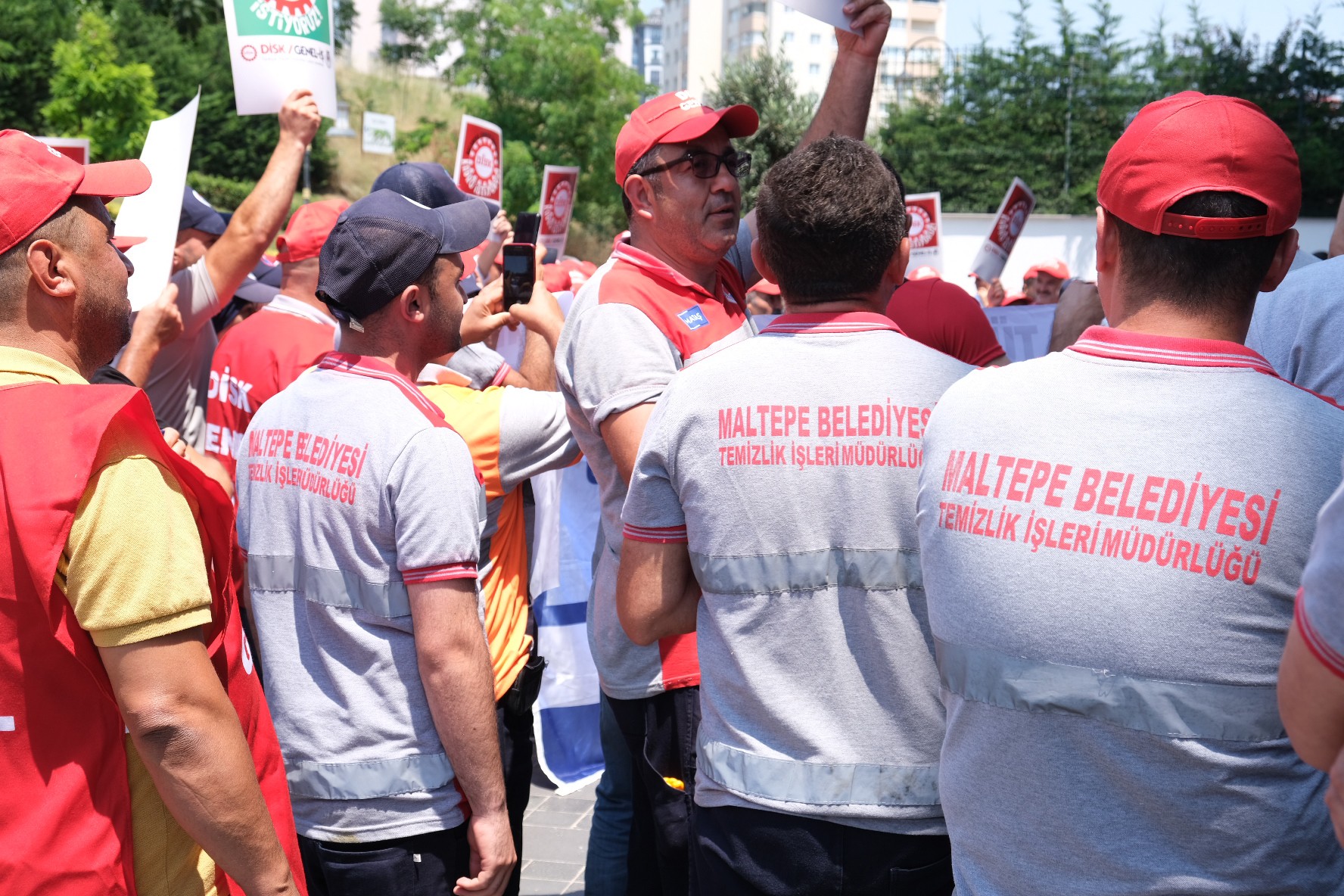 Genel-İş üyesi işçiler iş bıraktı: Belediyelerde grev var - Resim : 4