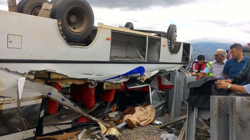 Yozgat ve Tokat'ta tarım işçilerini taşıyan minibüsler devrildi: 2 ölü 29 yaralı