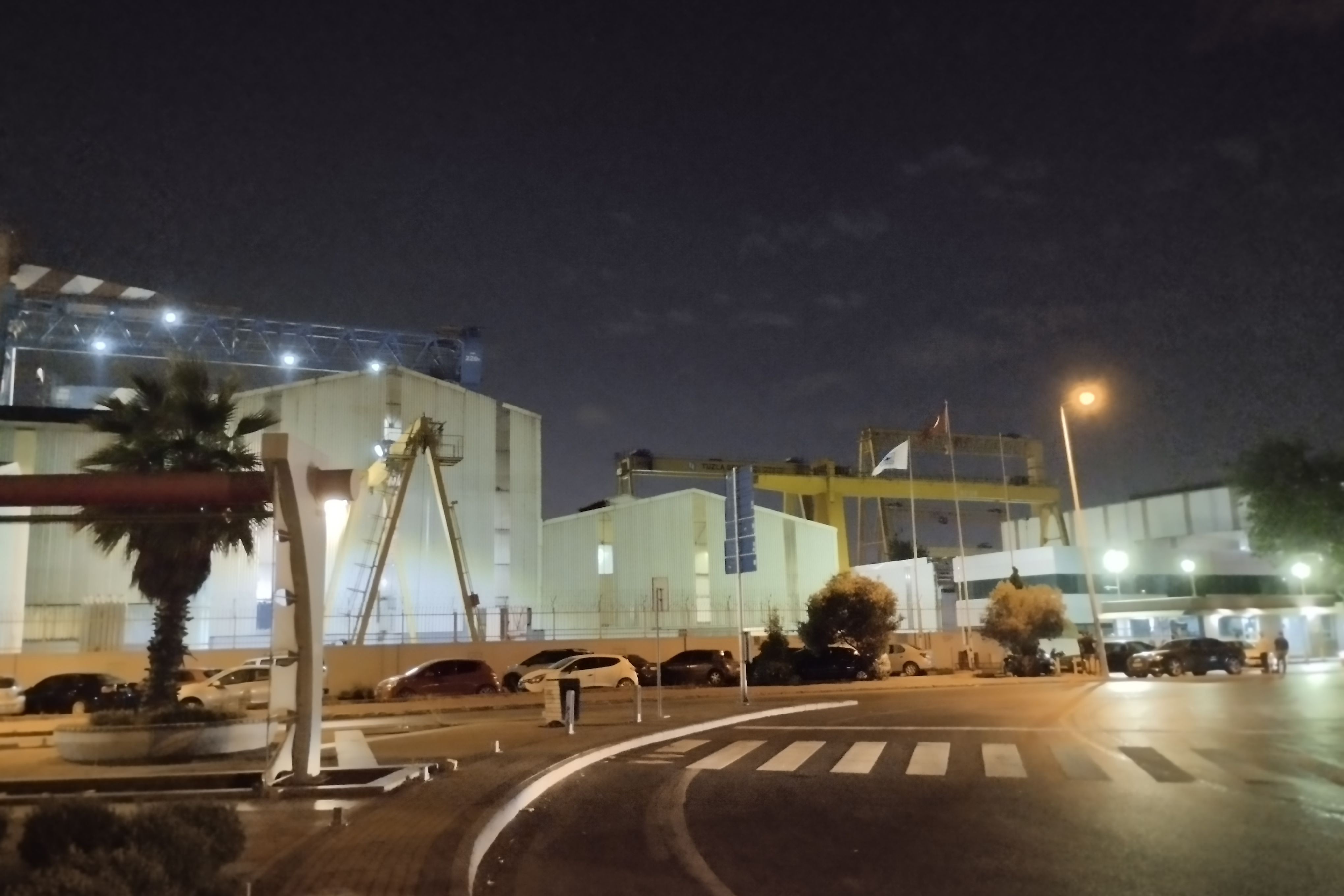 Tuzla Gemi Tersanesi’nde geminin makine dairesinde yangın