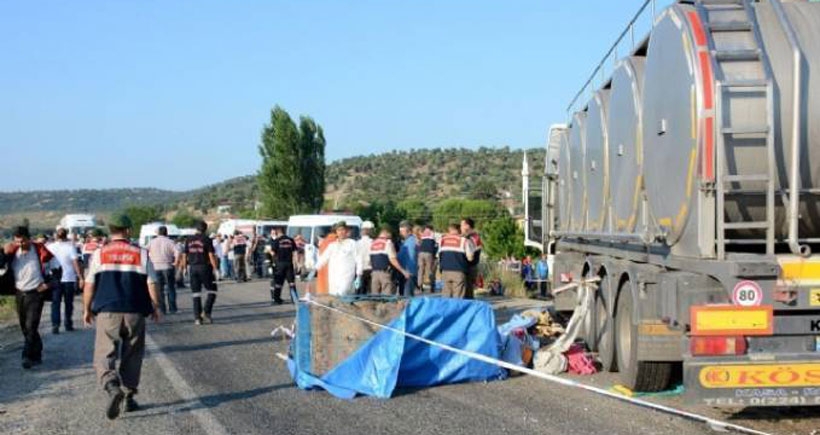 Manisa'da katliam gibi kaza: 15 tarım işçisi öldü