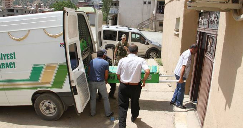 Karakol inşaatında çalışan operatör öldü