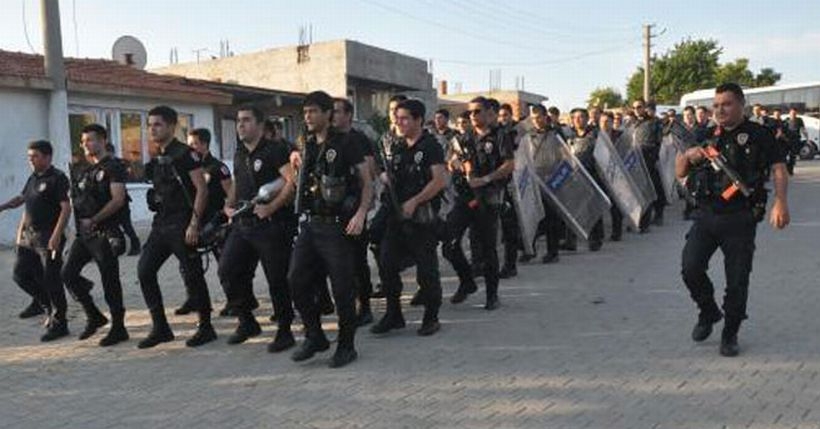 Roman mahallesindeki 'Ne mutlu Türküm diyene'li polis yürüyüşüne soruşturma