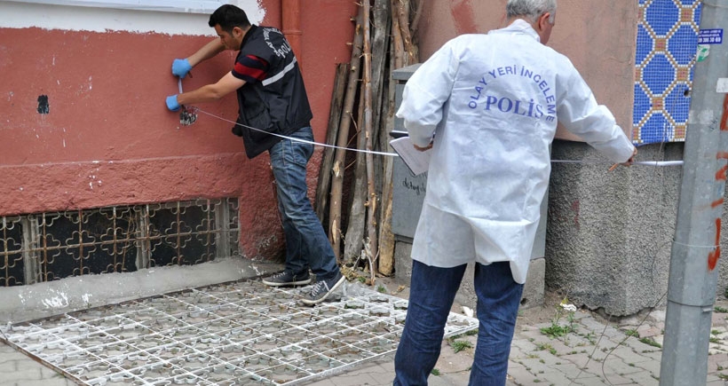 Üzerine korkuluk devrilen çocuk öldü