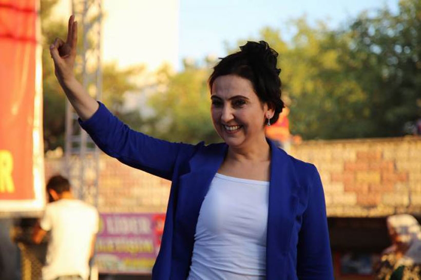 Yüksekdağ: Rojava sınırında tank değil barış sesleri yükselmeli