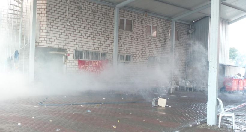 Polis, Gazi Cemevi'ne baskın düzenledi