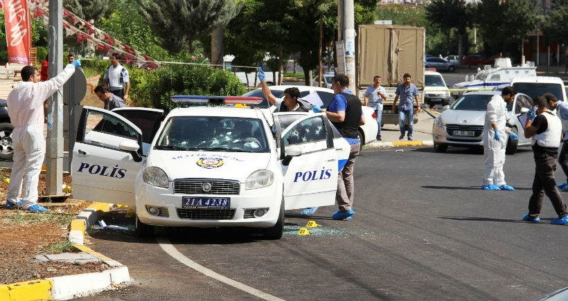 Diyarbakır'da saldırı: 2 polis yaşamını yitirdi