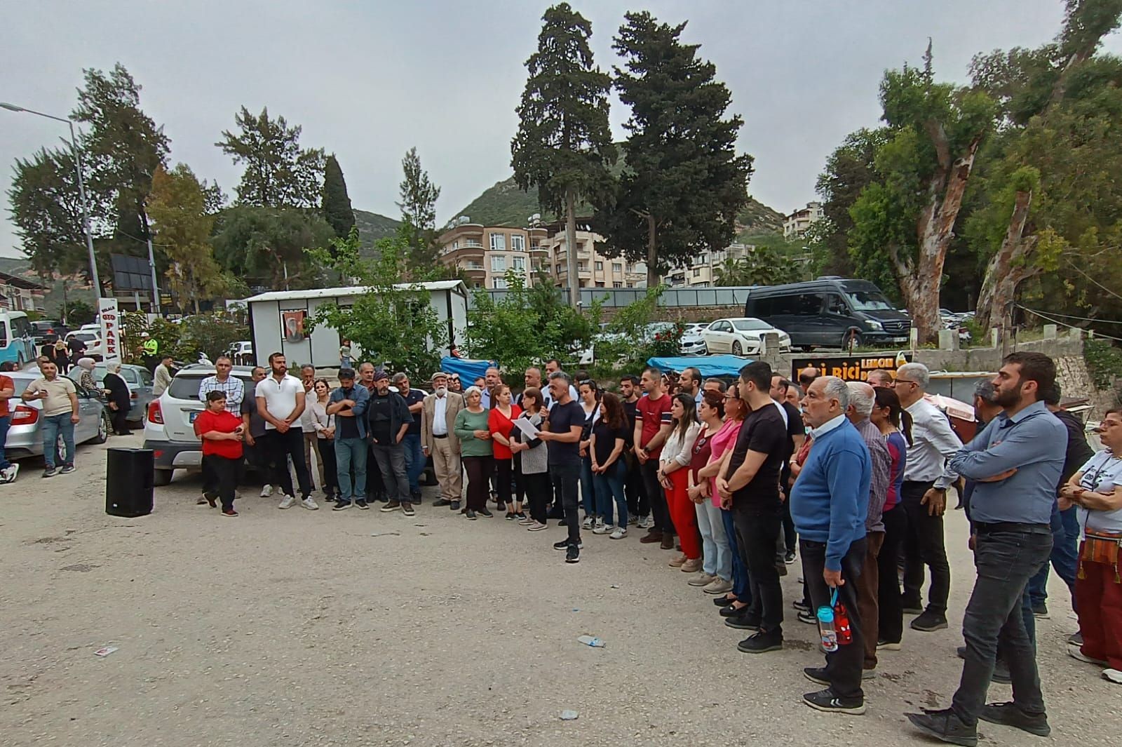 Defne’de hafriyat şirketleri yasak tanımıyor: 'Yine yük kamyonu yine cinayet'